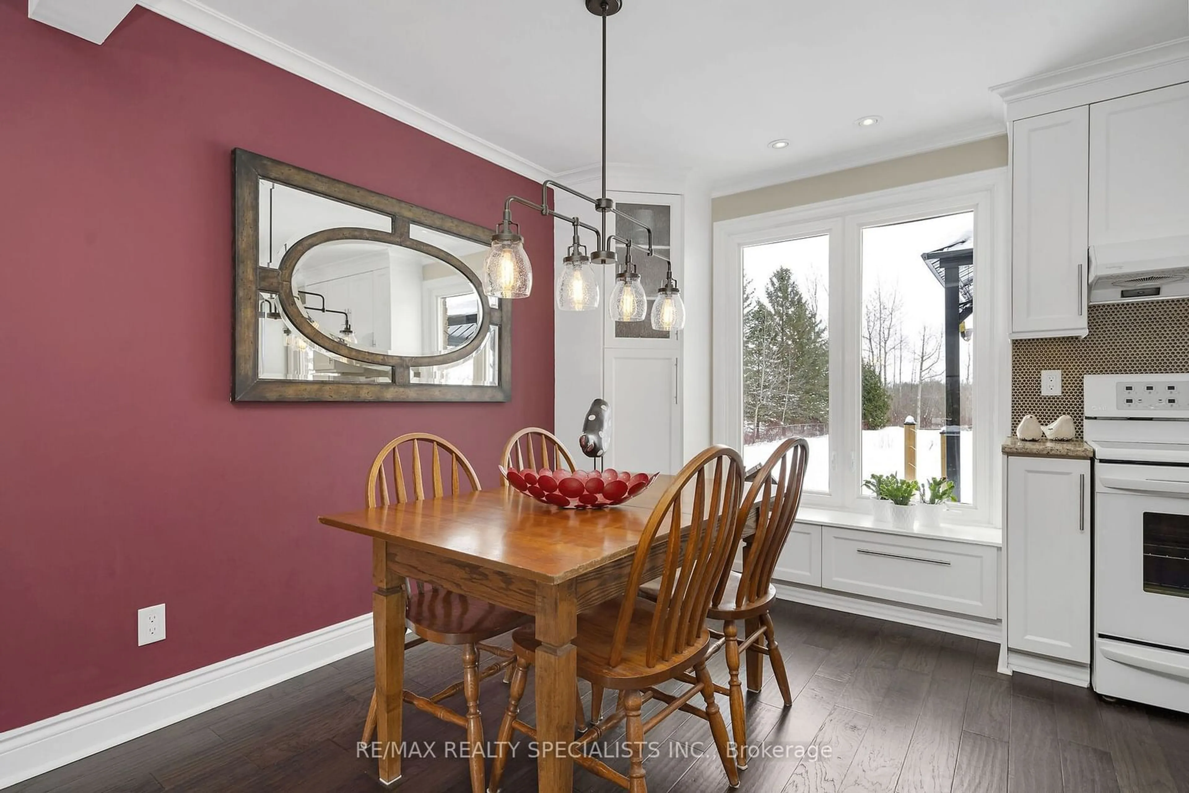 Dining room, wood/laminate floor for 19132 St Andrews Rd, Caledon Ontario L7K 2C7