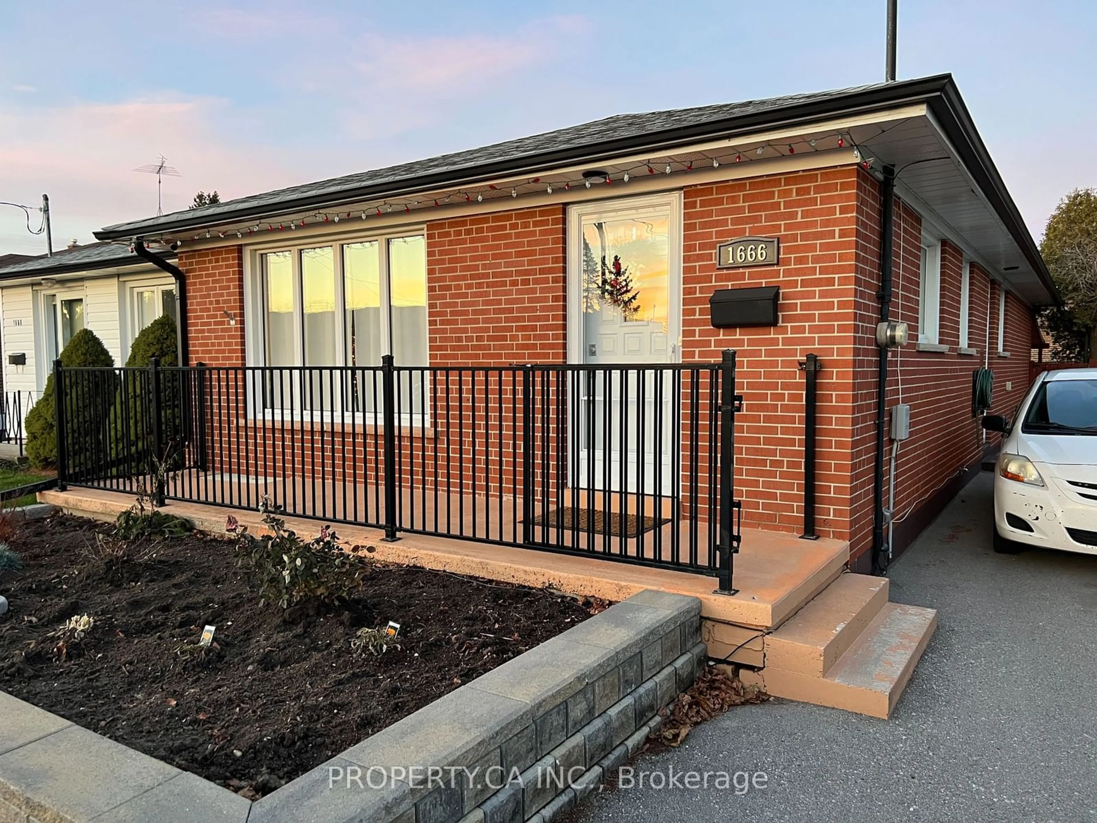 Home with brick exterior material, street for 1666 Coram Cres, Mississauga Ontario L4X 1K9