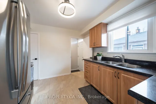 Additional property image - 1666 Coram Cres