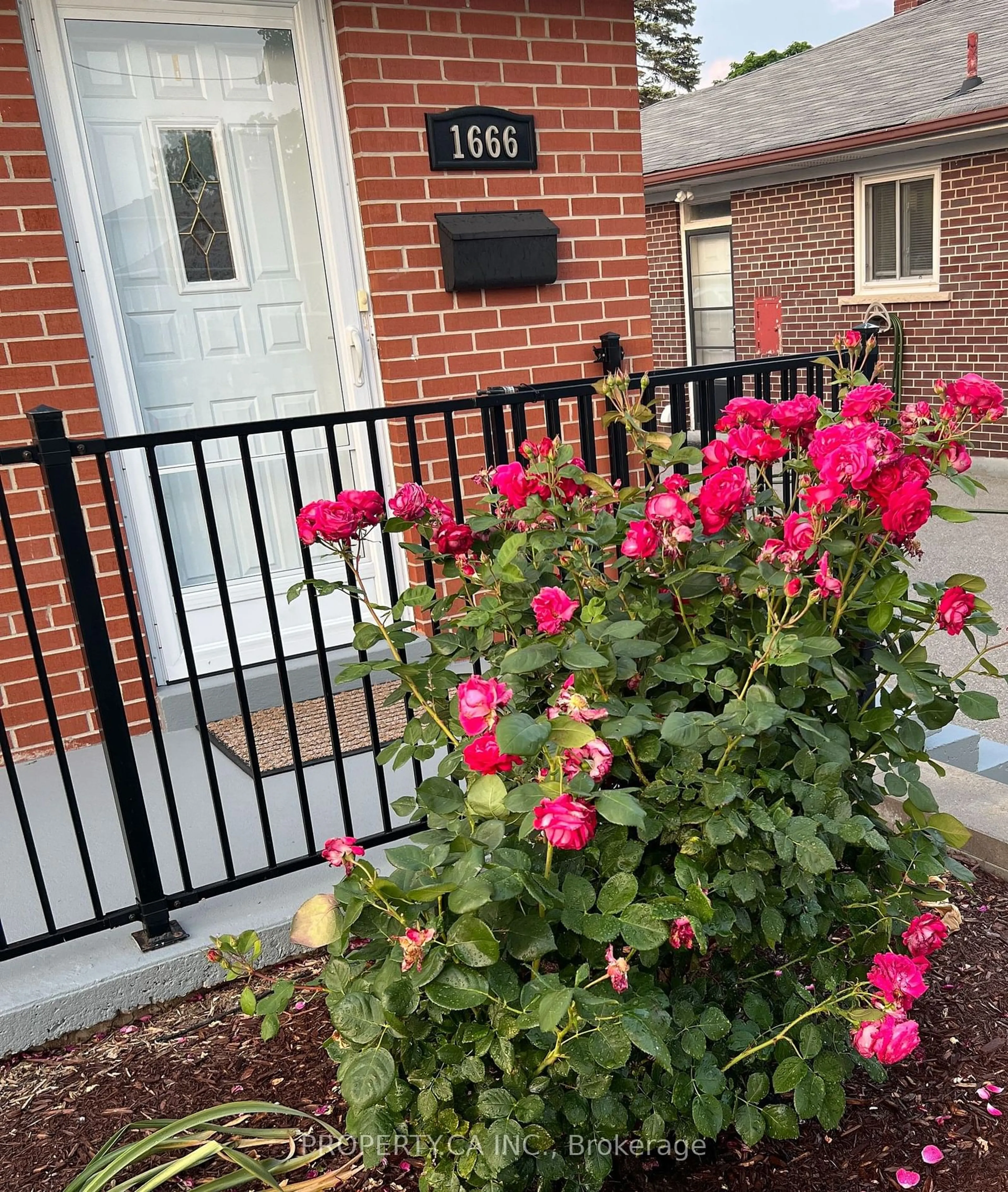 Unknown for 1666 Coram Cres, Mississauga Ontario L4X 1K9