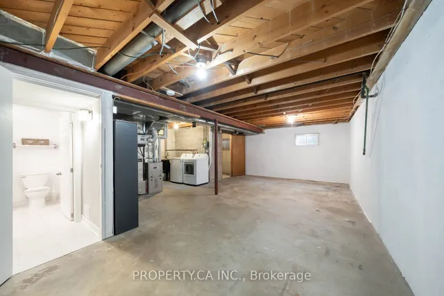 Additional property image - 1666 Coram Cres