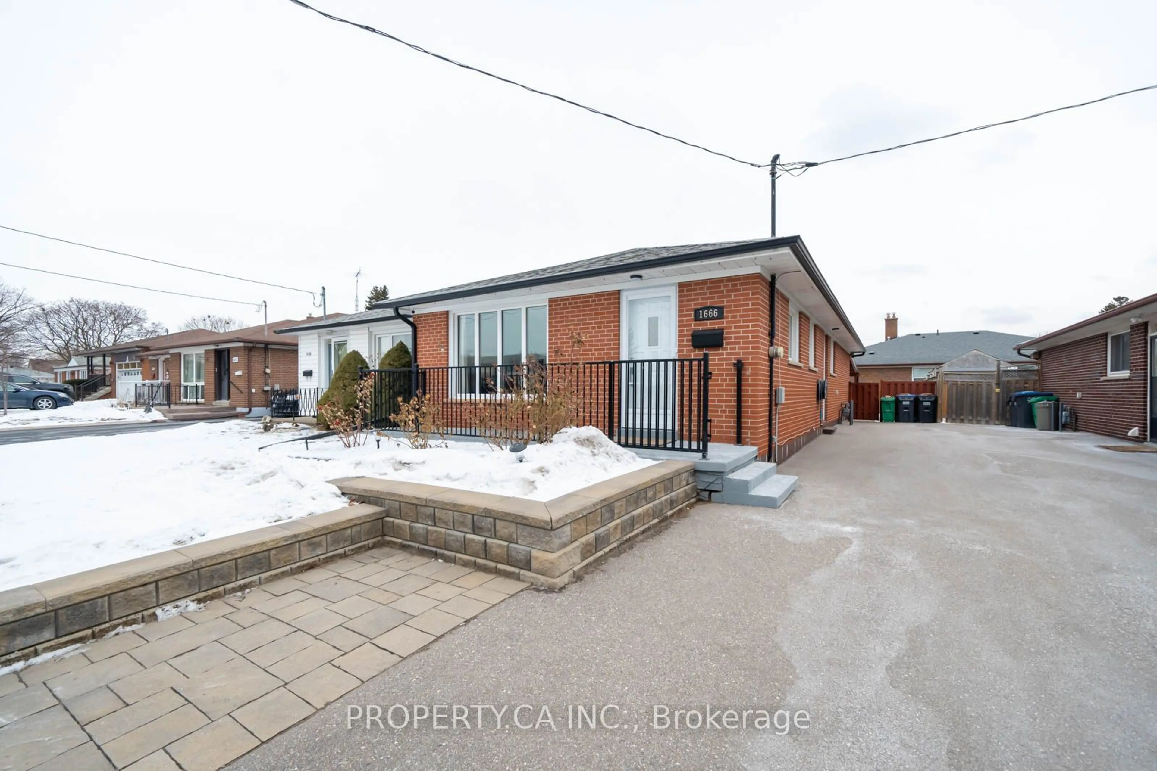 Home with brick exterior material, street for 1666 Coram Cres, Mississauga Ontario L4X 1K9