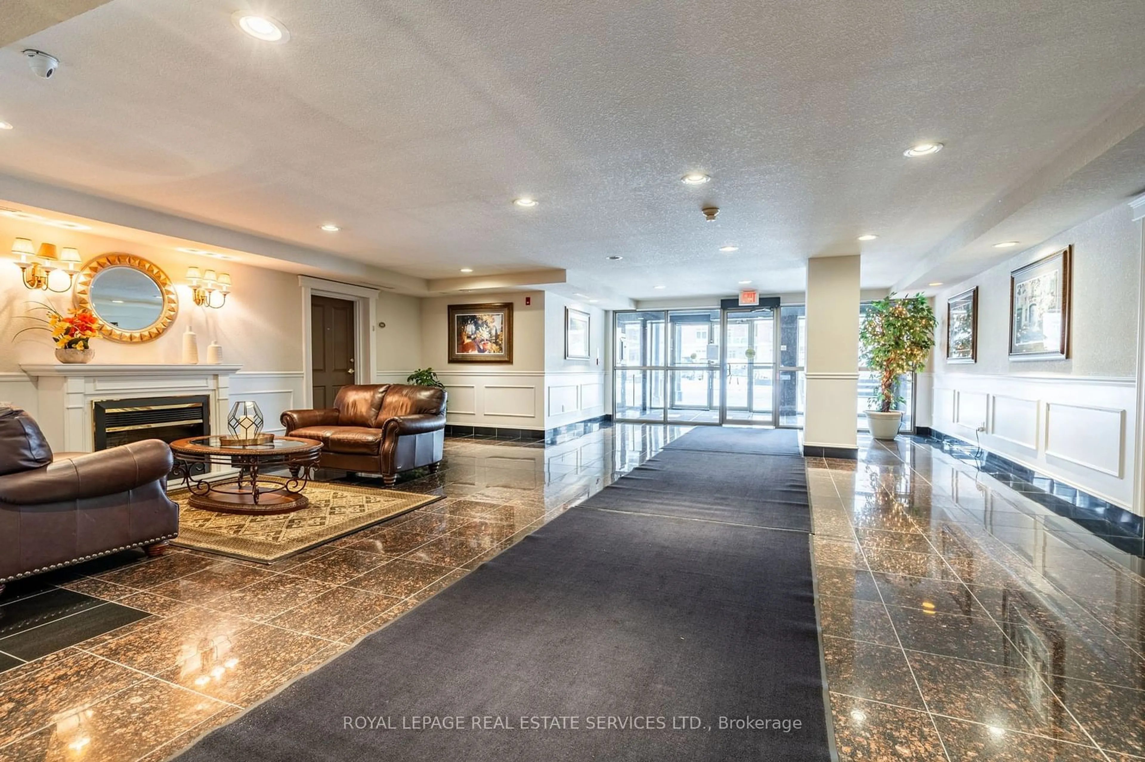 Lobby for 1998 Ironstone Dr #906, Burlington Ontario L8M 2H4