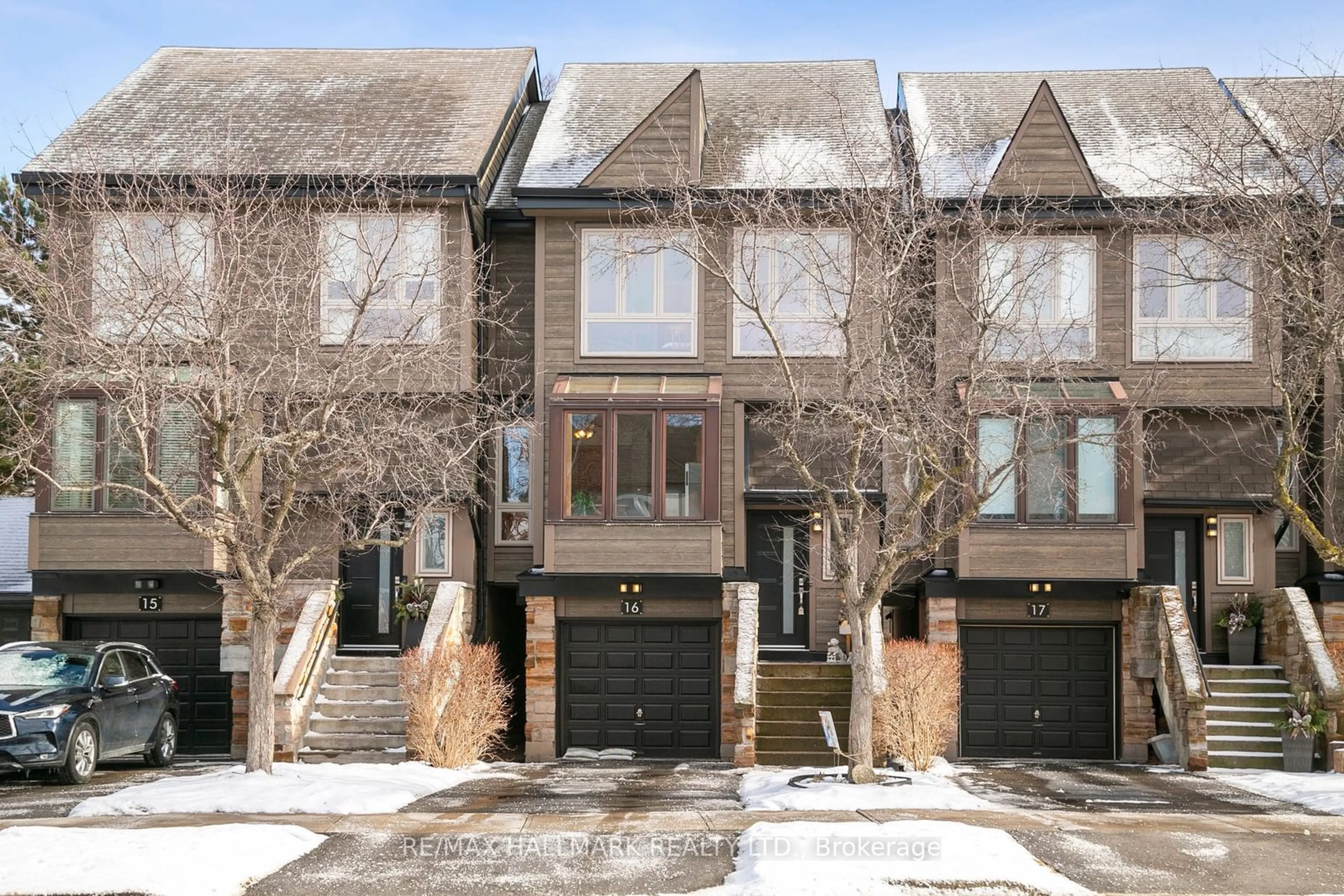 Home with brick exterior material, street for 1120 Queens Ave #16, Oakville Ontario L6H 2B5