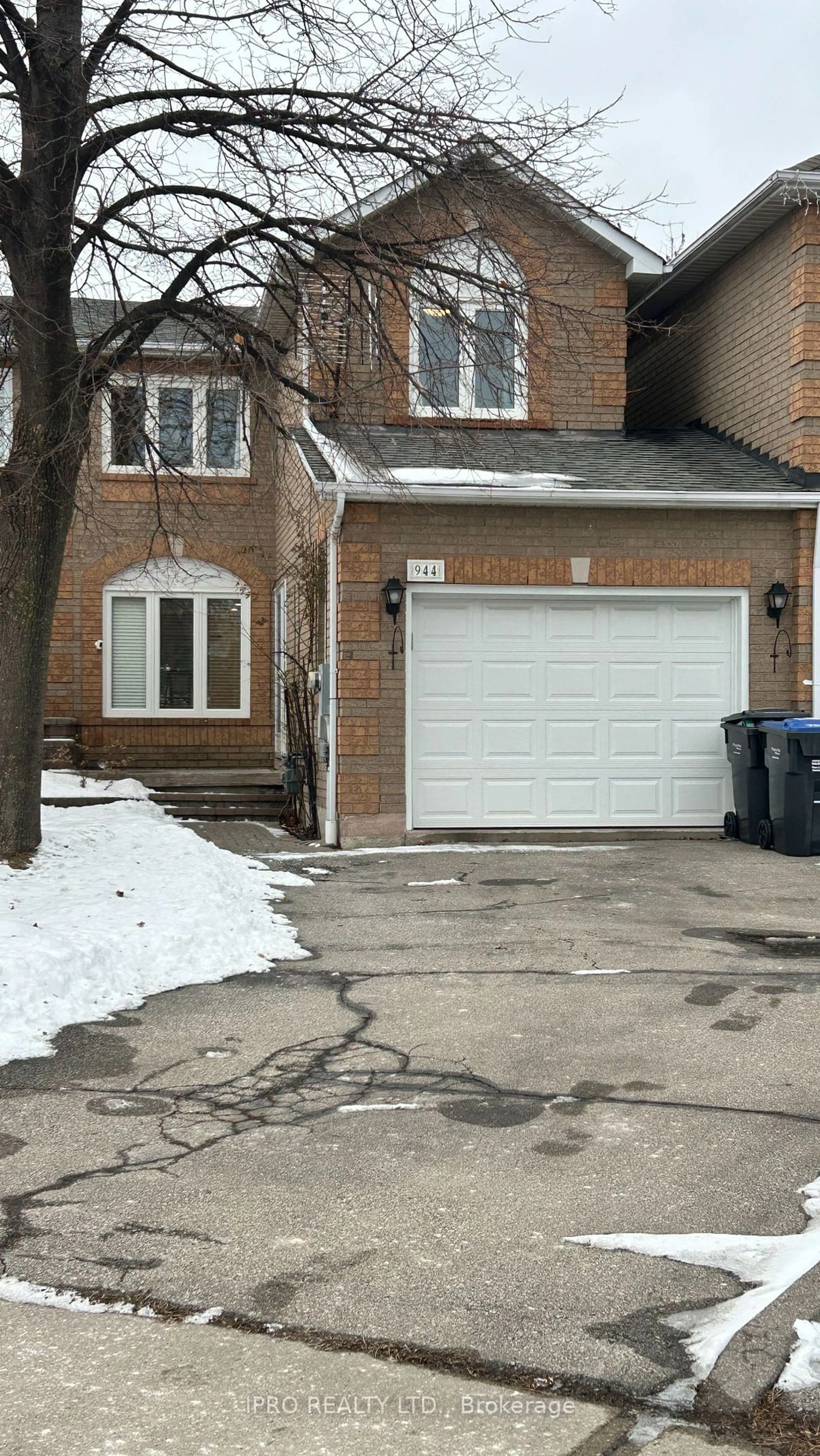 Home with brick exterior material, street for 944 Cardington St, Mississauga Ontario L5V 1Z8