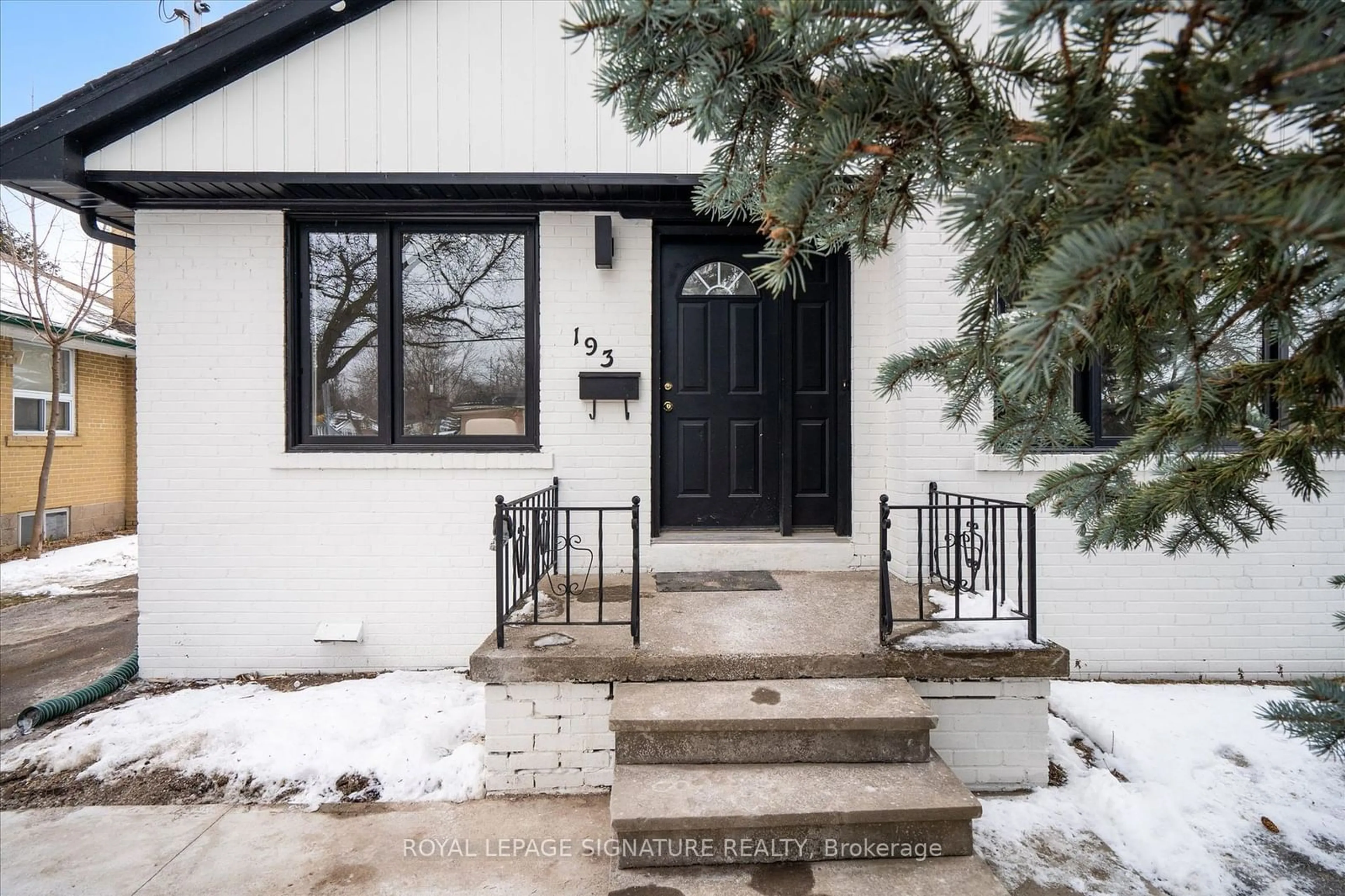 Indoor entryway for 193 Elmhurst Dr, Toronto Ontario M9W 2L2