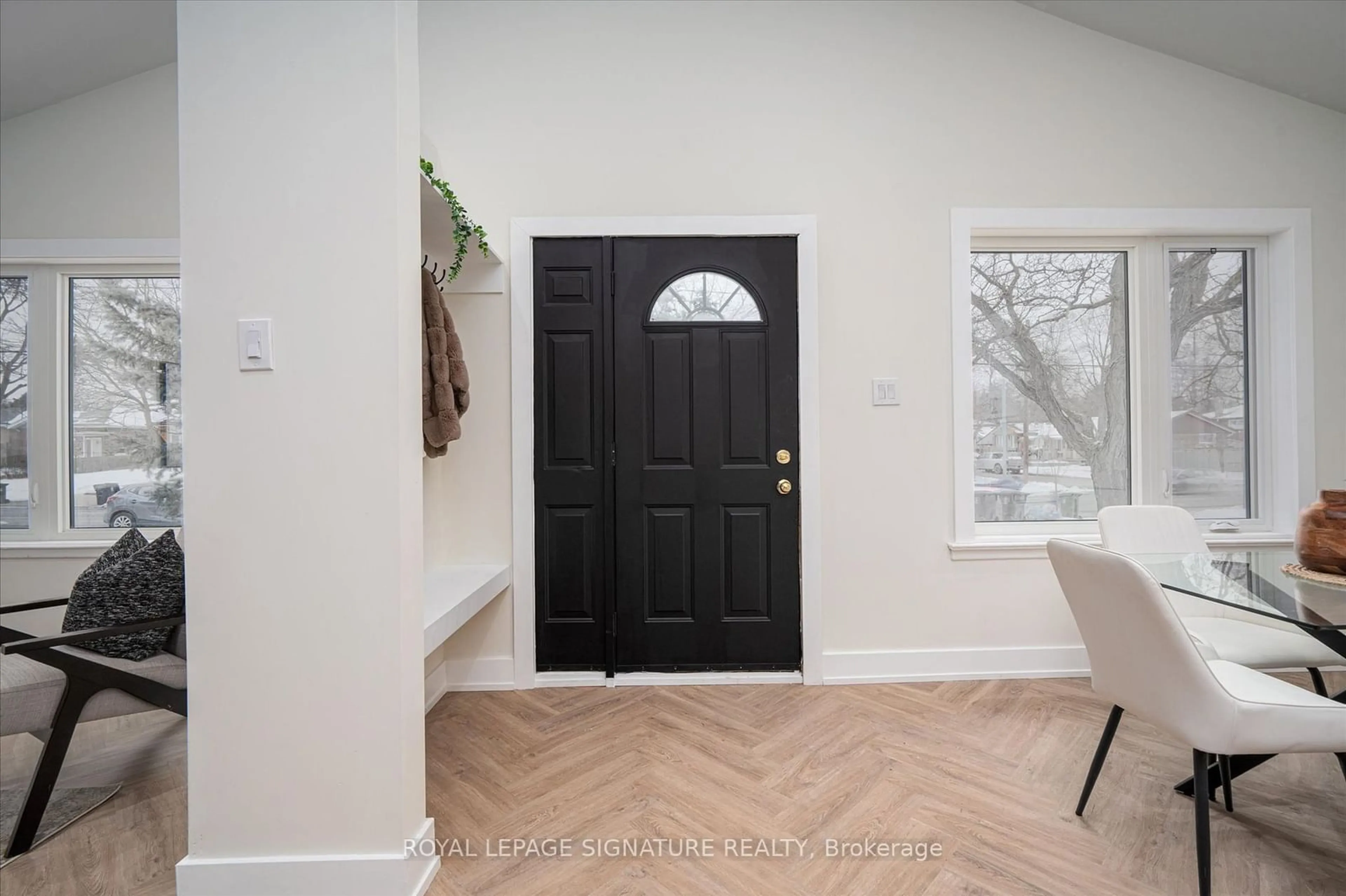 Indoor entryway for 193 Elmhurst Dr, Toronto Ontario M9W 2L2