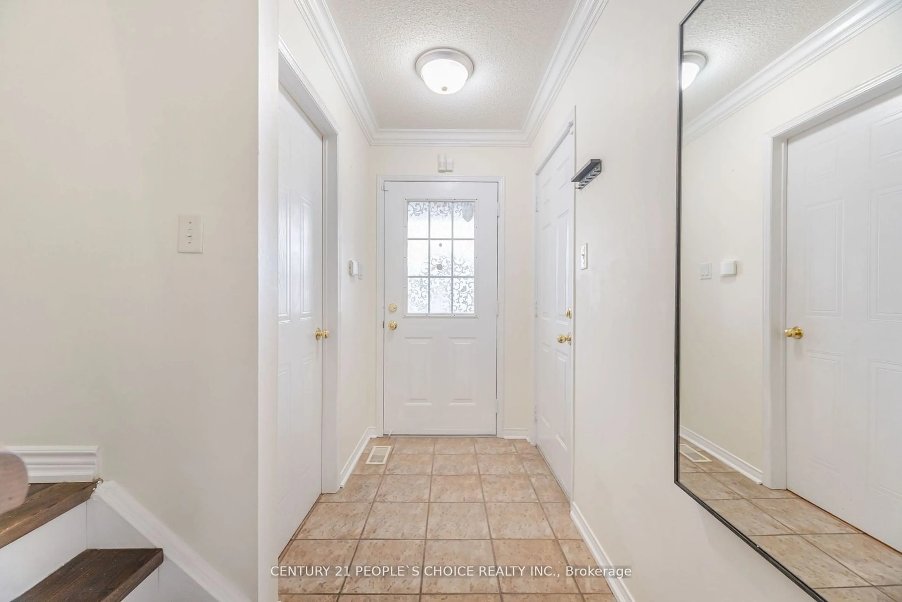 Indoor entryway for 5950 Glen Erin Dr #12, Mississauga Ontario L5M 6J1