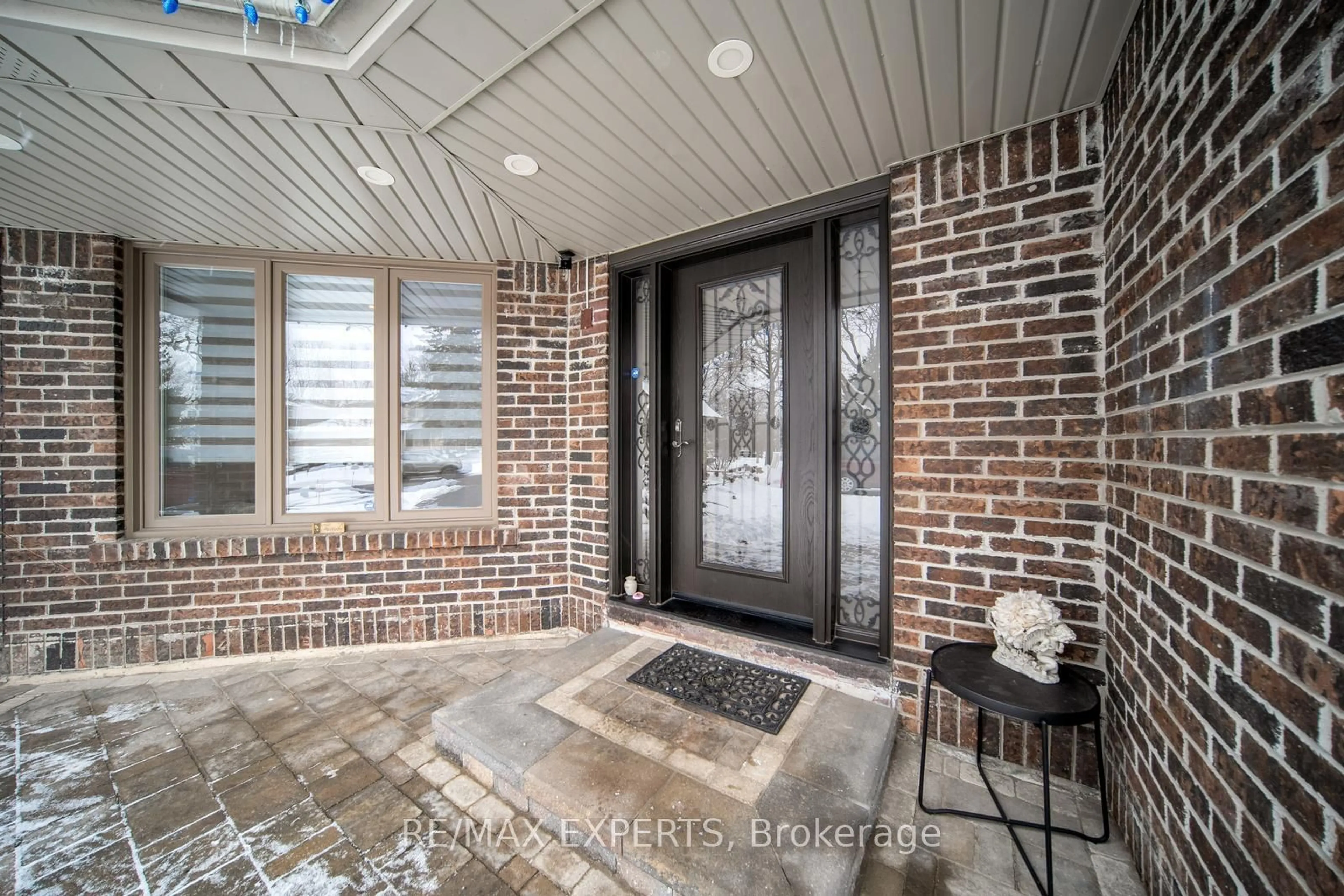 Indoor entryway for 42 Montcalm Pl, Brampton Ontario L6S 2X6