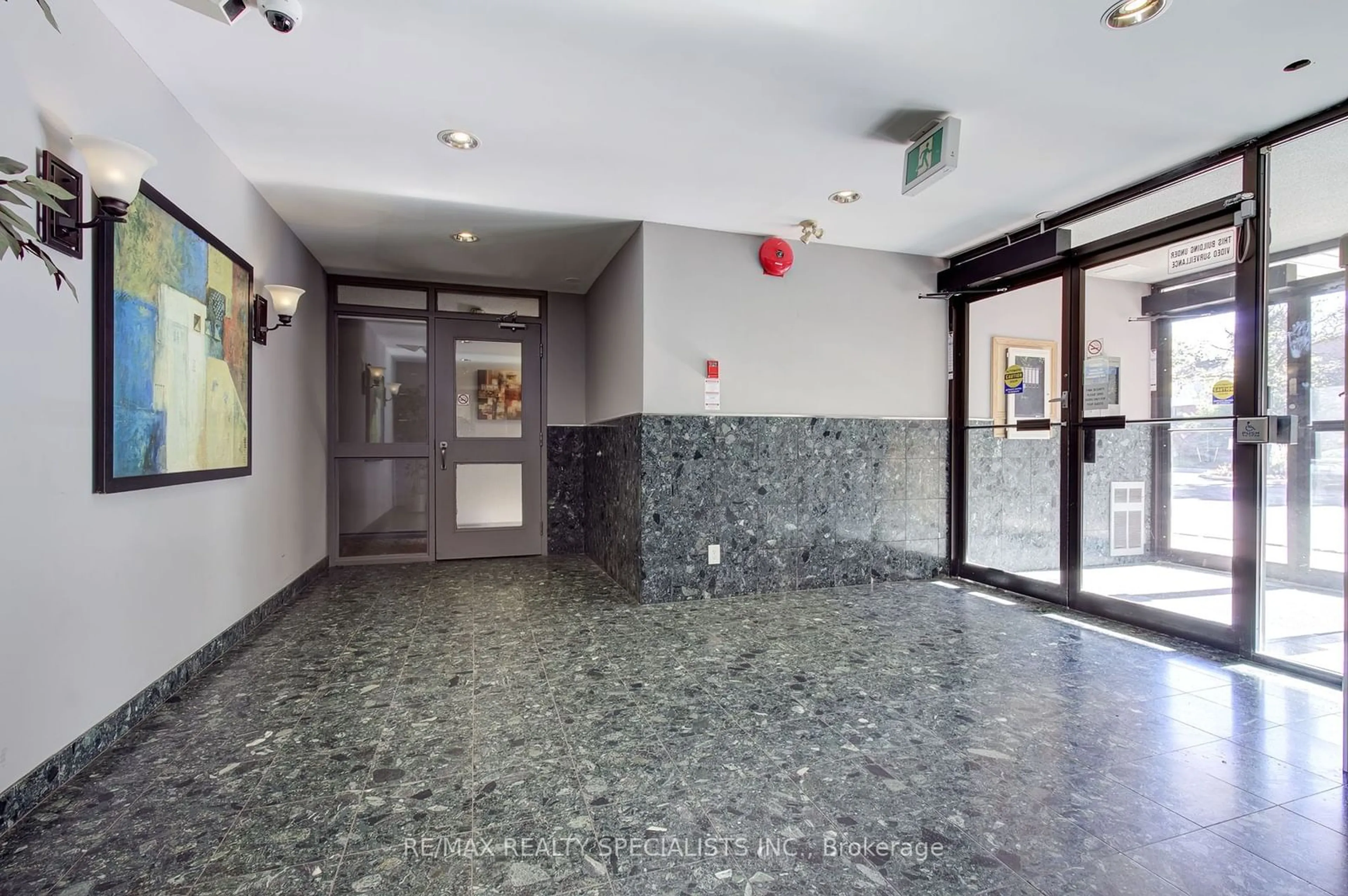 Lobby for 1275 Cornerbrook Pl #109, Mississauga Ontario L5C 3J3