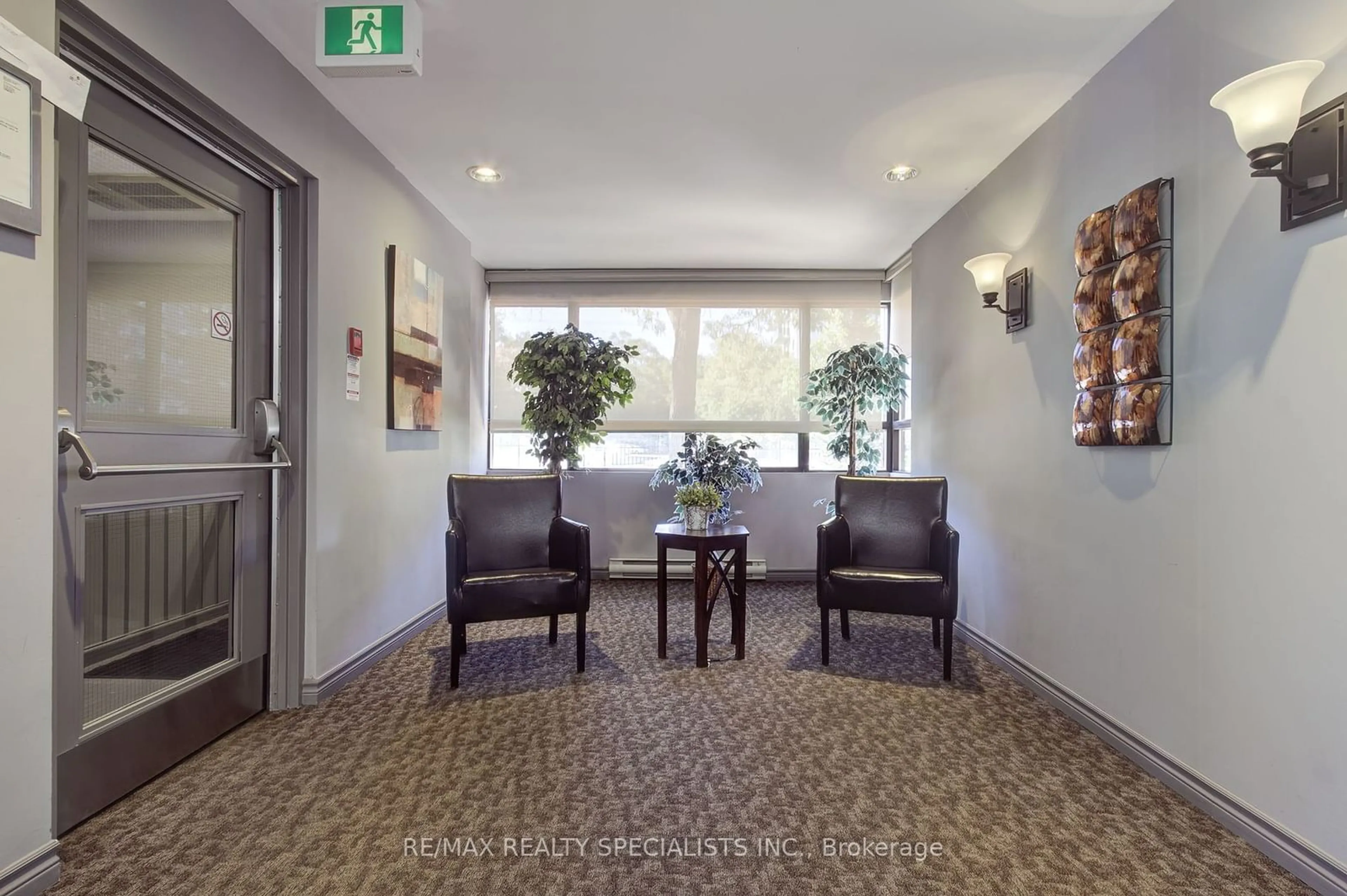 Indoor foyer for 1275 Cornerbrook Pl #109, Mississauga Ontario L5C 3J3