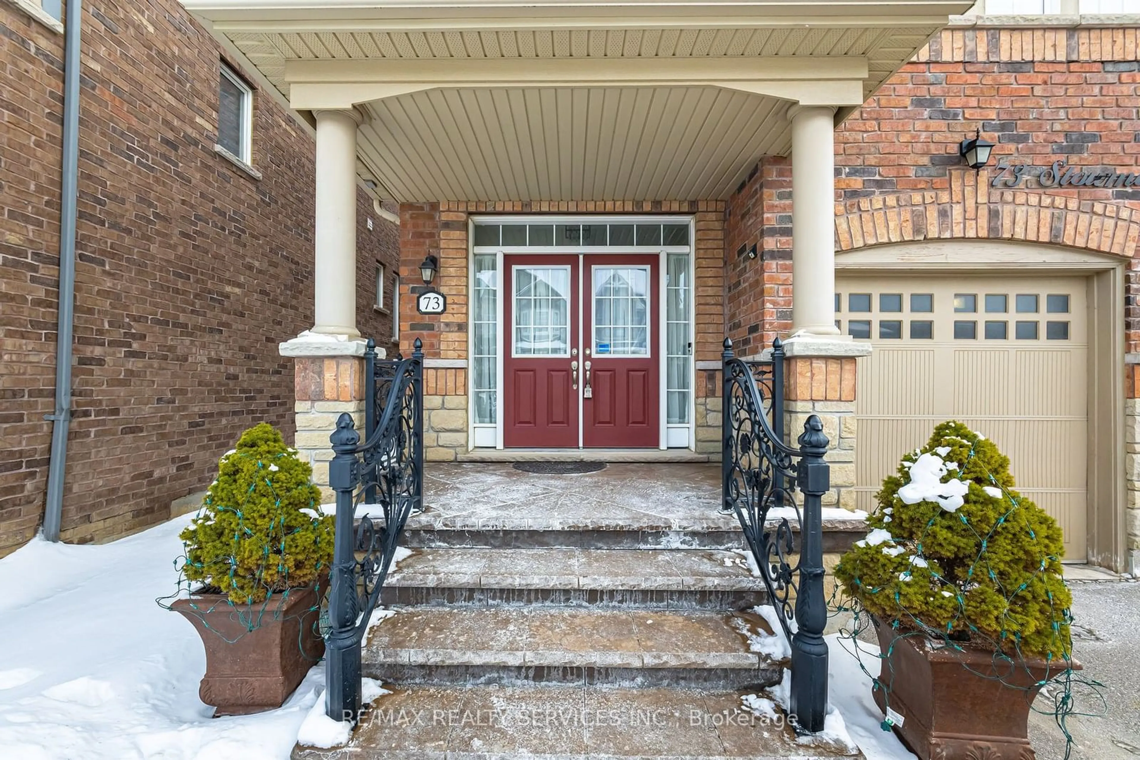 Indoor entryway for 73 Stowmarket St, Caledon Ontario L7C 4B1