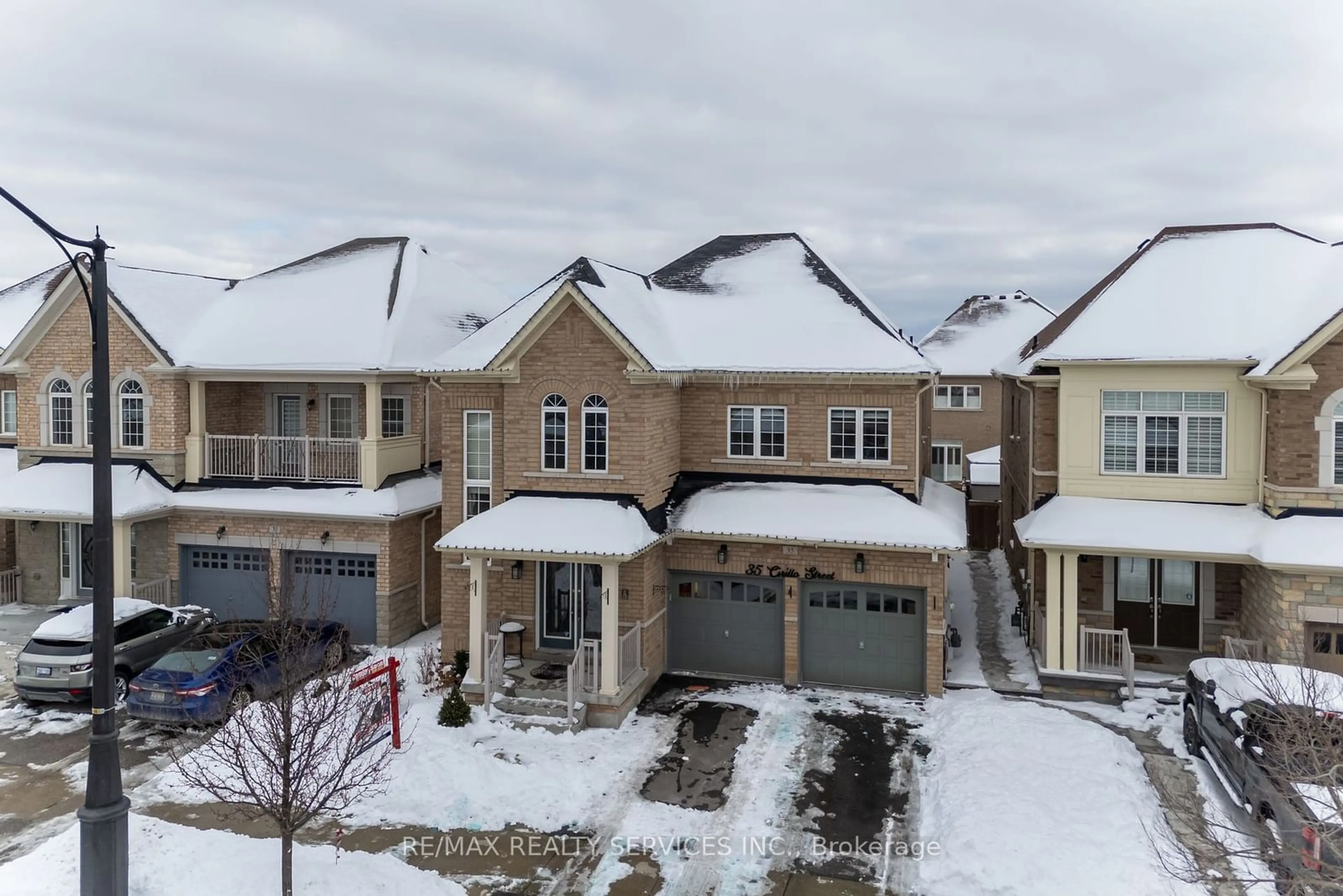 A pic from outside/outdoor area/front of a property/back of a property/a pic from drone, street for 35 Cirillo St, Brampton Ontario L6X 4N5