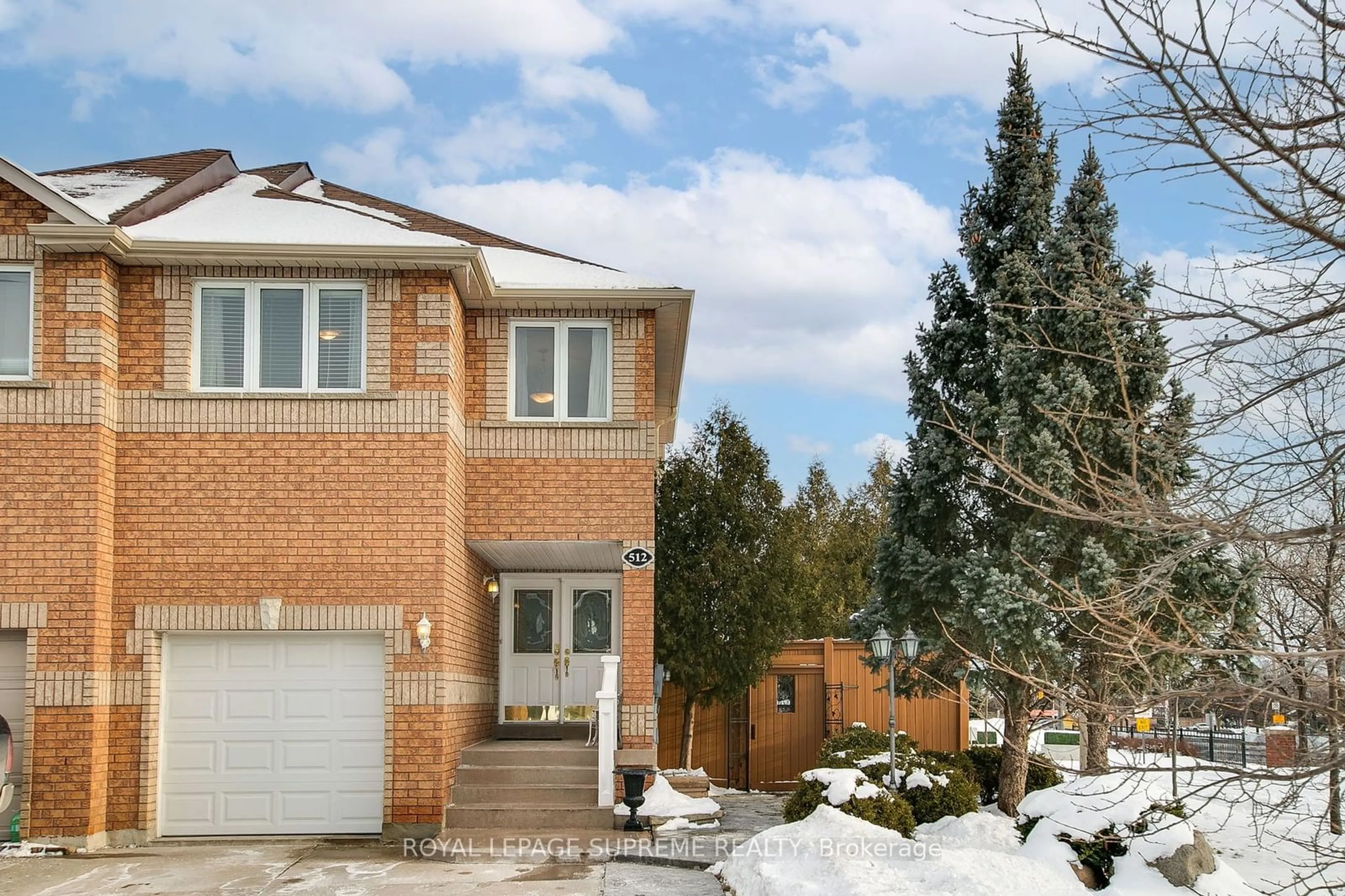 Home with brick exterior material, street for 512 Leatherleaf Dr, Mississauga Ontario L4Z 3Y5