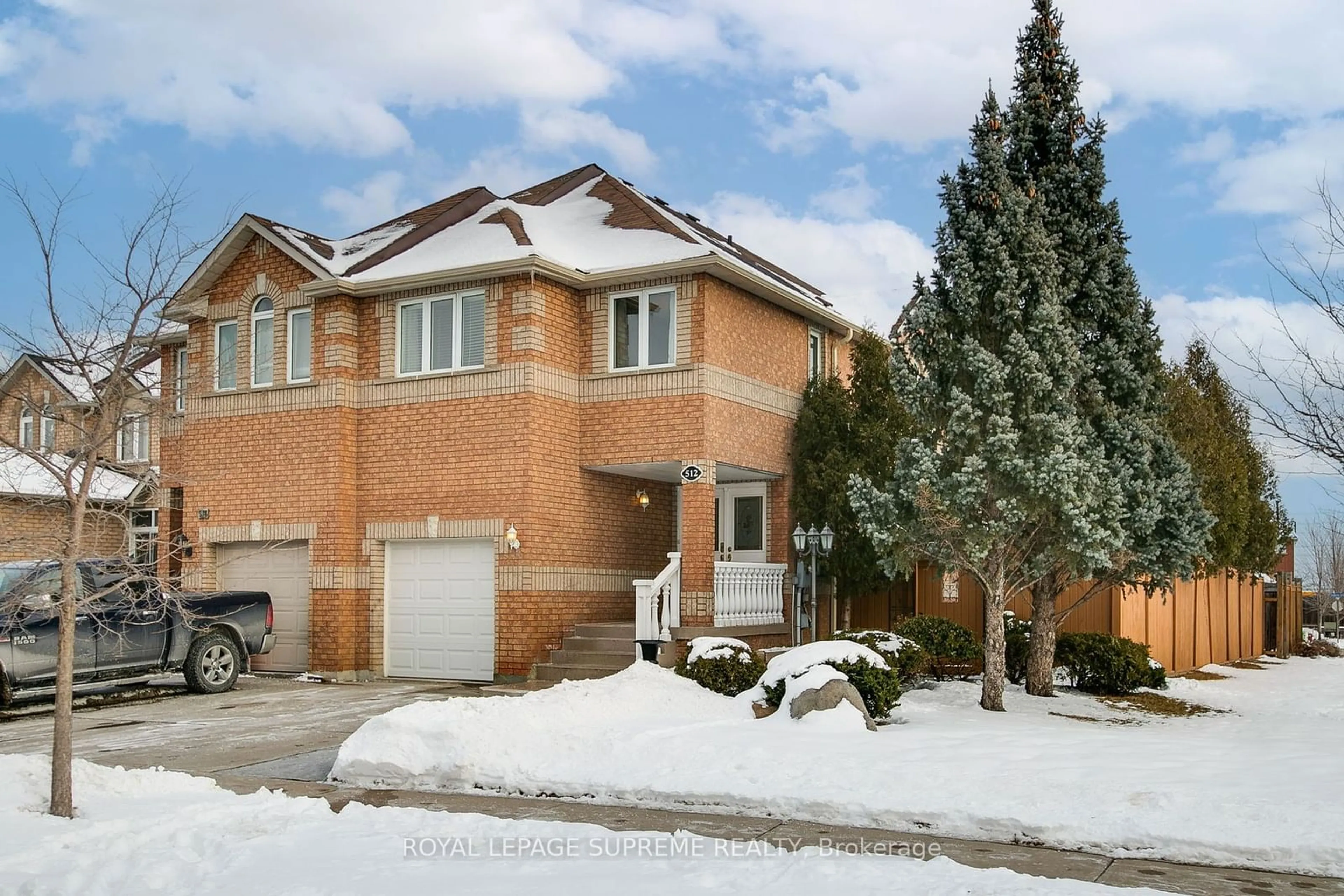 Home with brick exterior material, street for 512 Leatherleaf Dr, Mississauga Ontario L4Z 3Y5