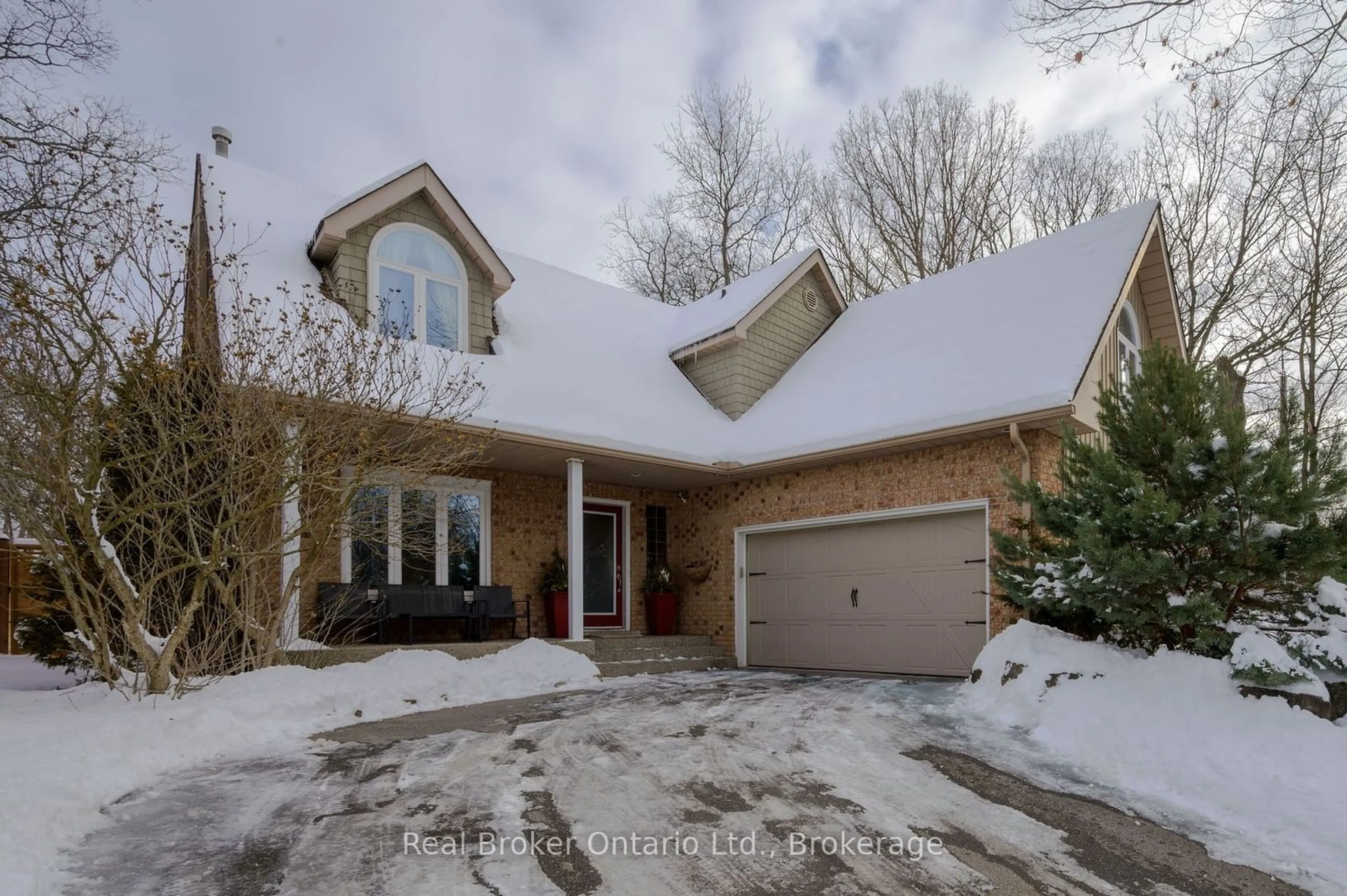 A pic from outside/outdoor area/front of a property/back of a property/a pic from drone, street for 2109 Headon Rd, Burlington Ontario L7M 4G3