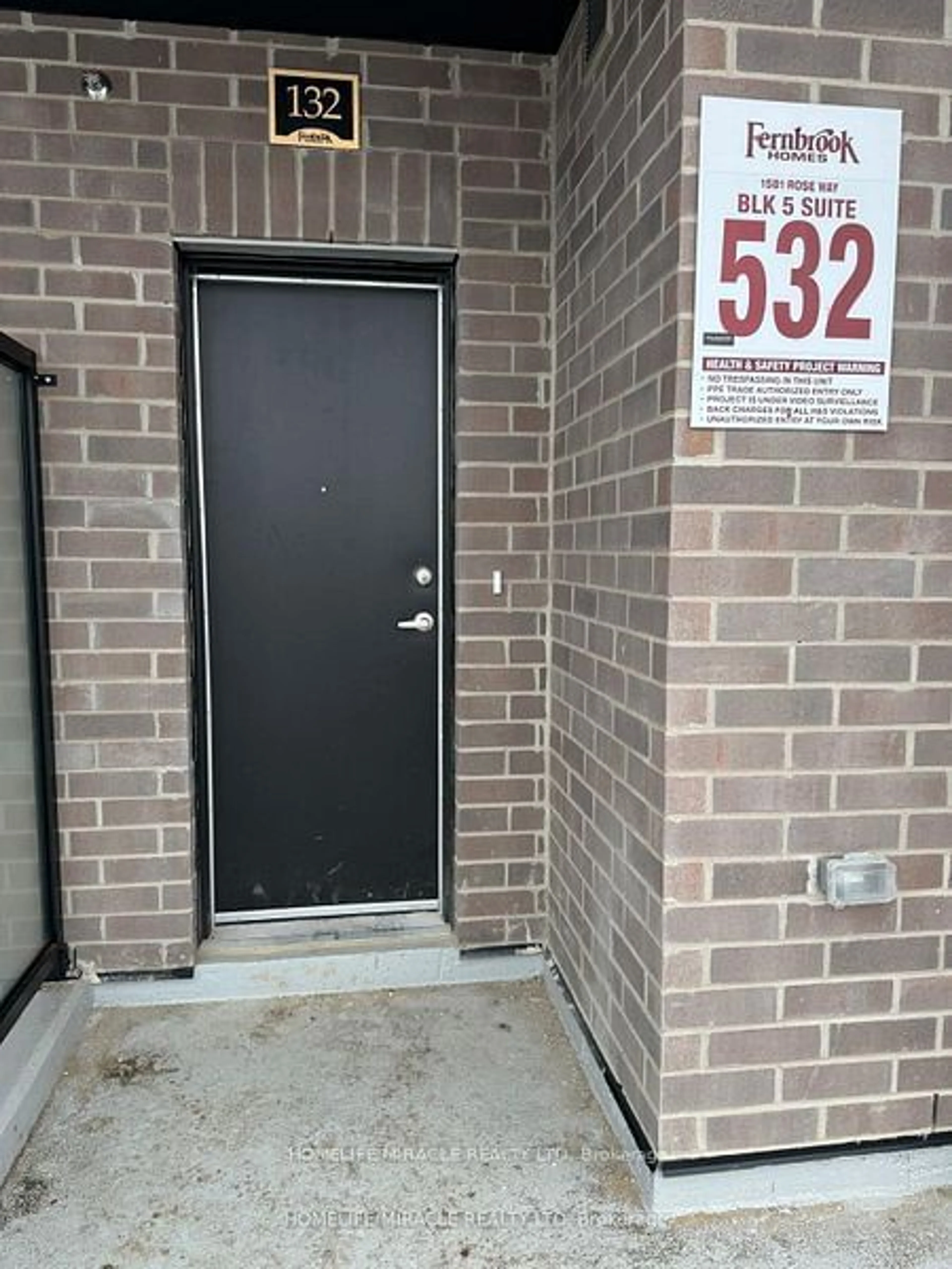 Indoor entryway for 1581 Rose Way #132, Milton Ontario L9T 7E7