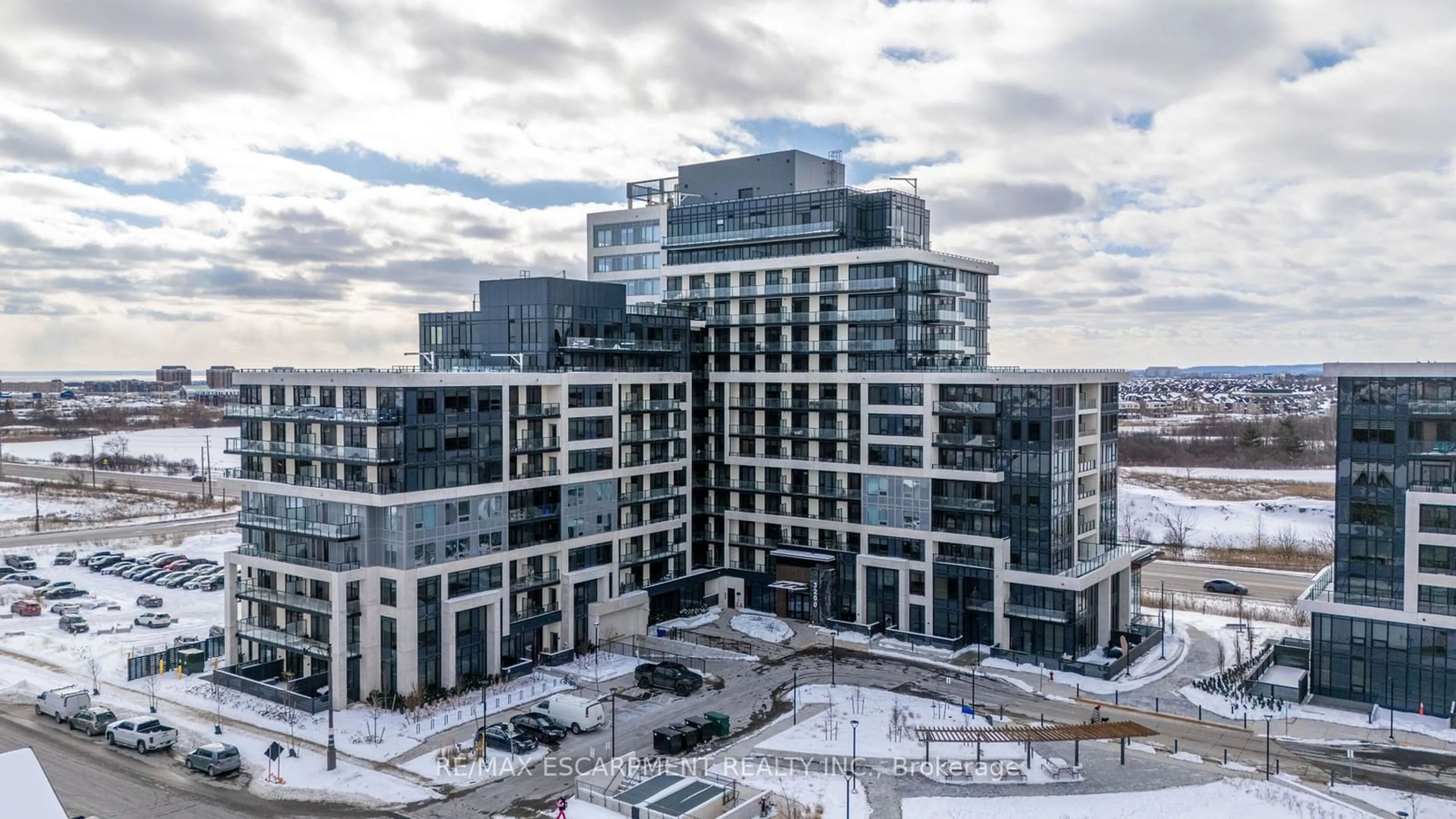 A pic from outside/outdoor area/front of a property/back of a property/a pic from drone, city buildings view from balcony for 3200 William Coltson Ave #608, Oakville Ontario L6H 7W6