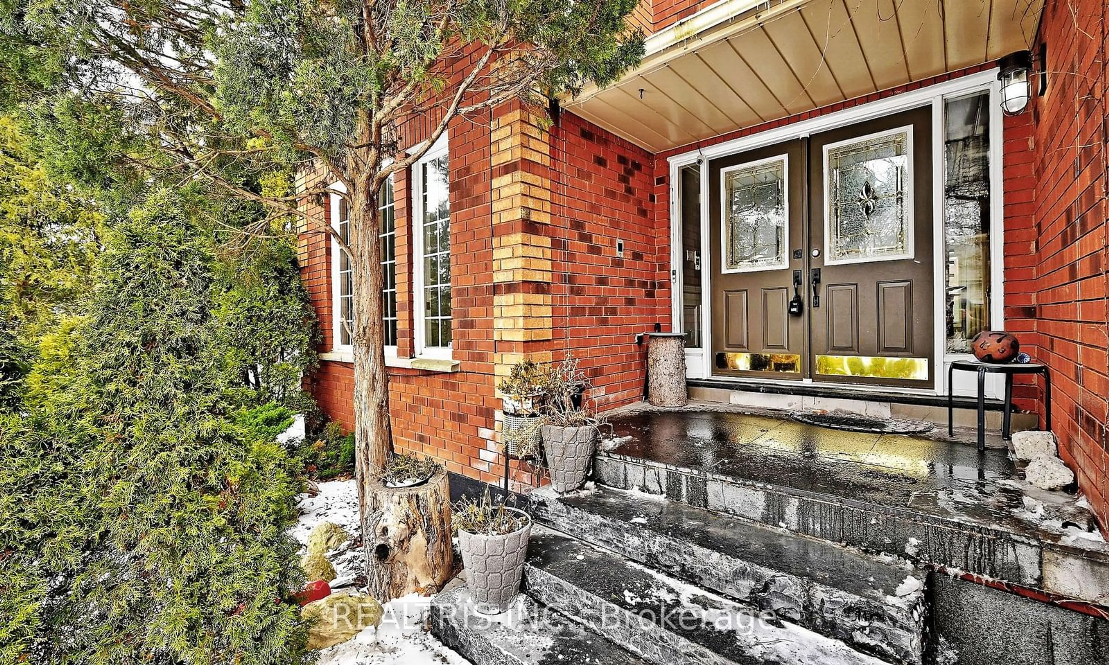 Home with brick exterior material, street for 3006 Cornish Rd, Mississauga Ontario L5L 4V5