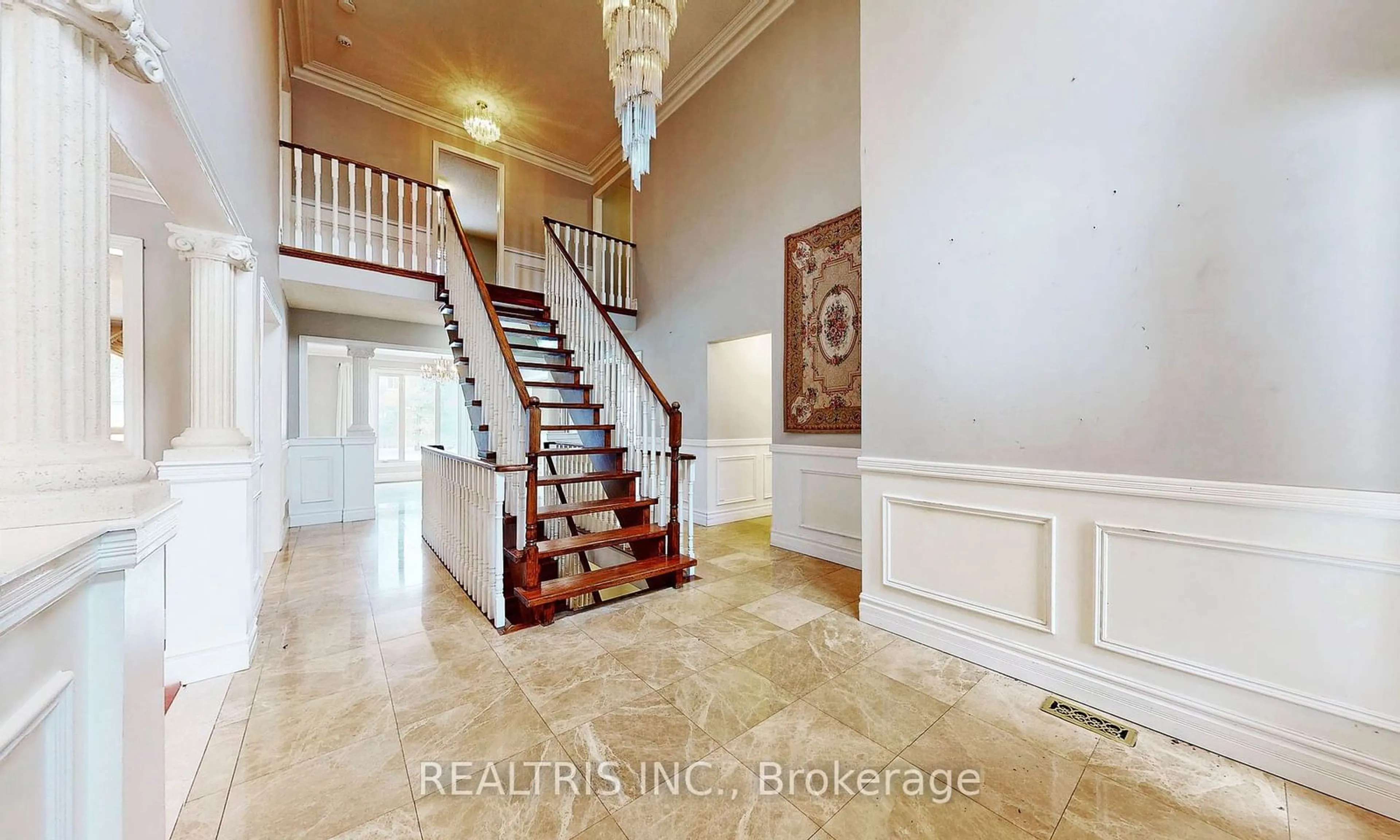 Indoor foyer for 3006 Cornish Rd, Mississauga Ontario L5L 4V5