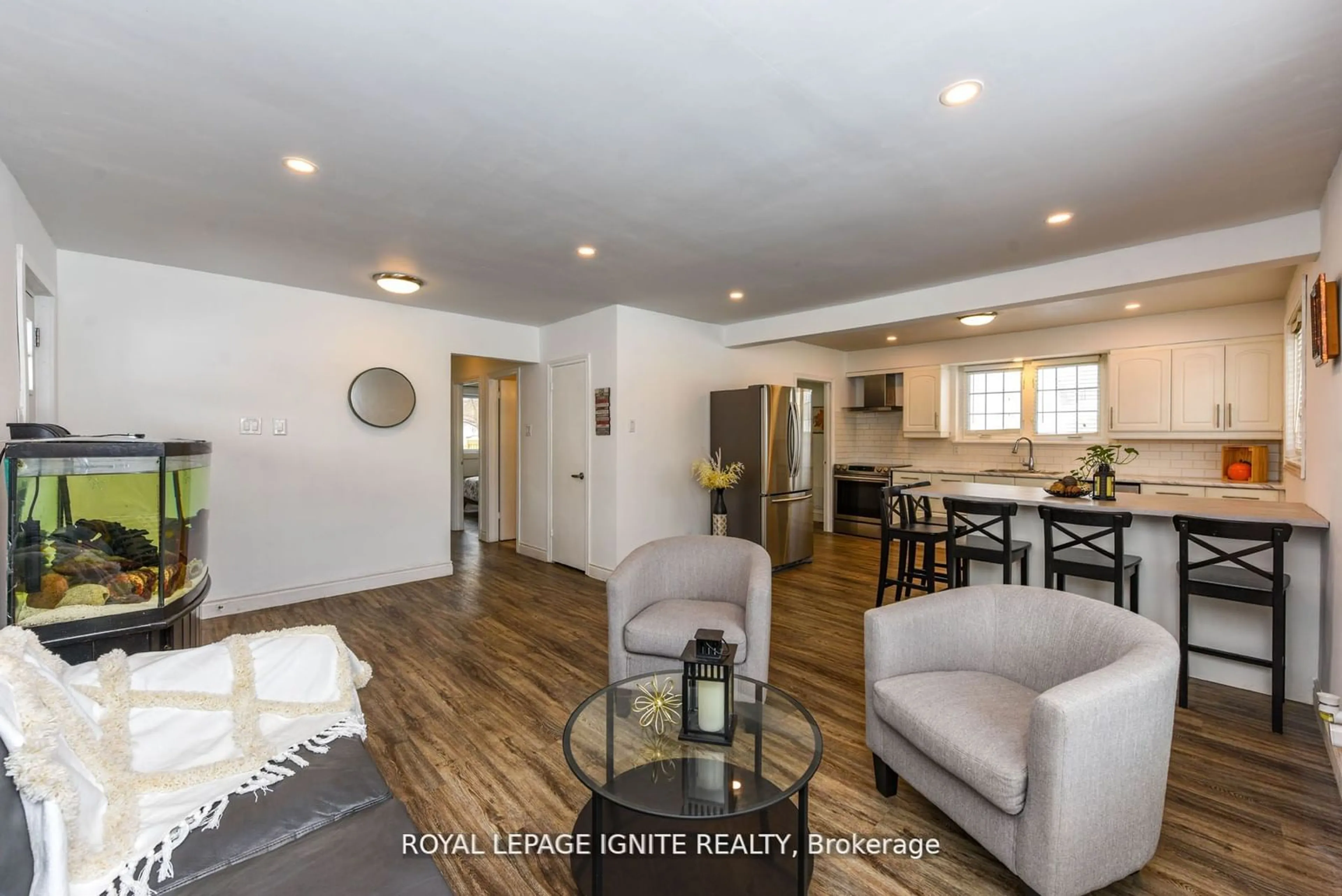 Living room with furniture, wood/laminate floor for 208 Riverplace Cres, Milton Ontario L9T 1W5