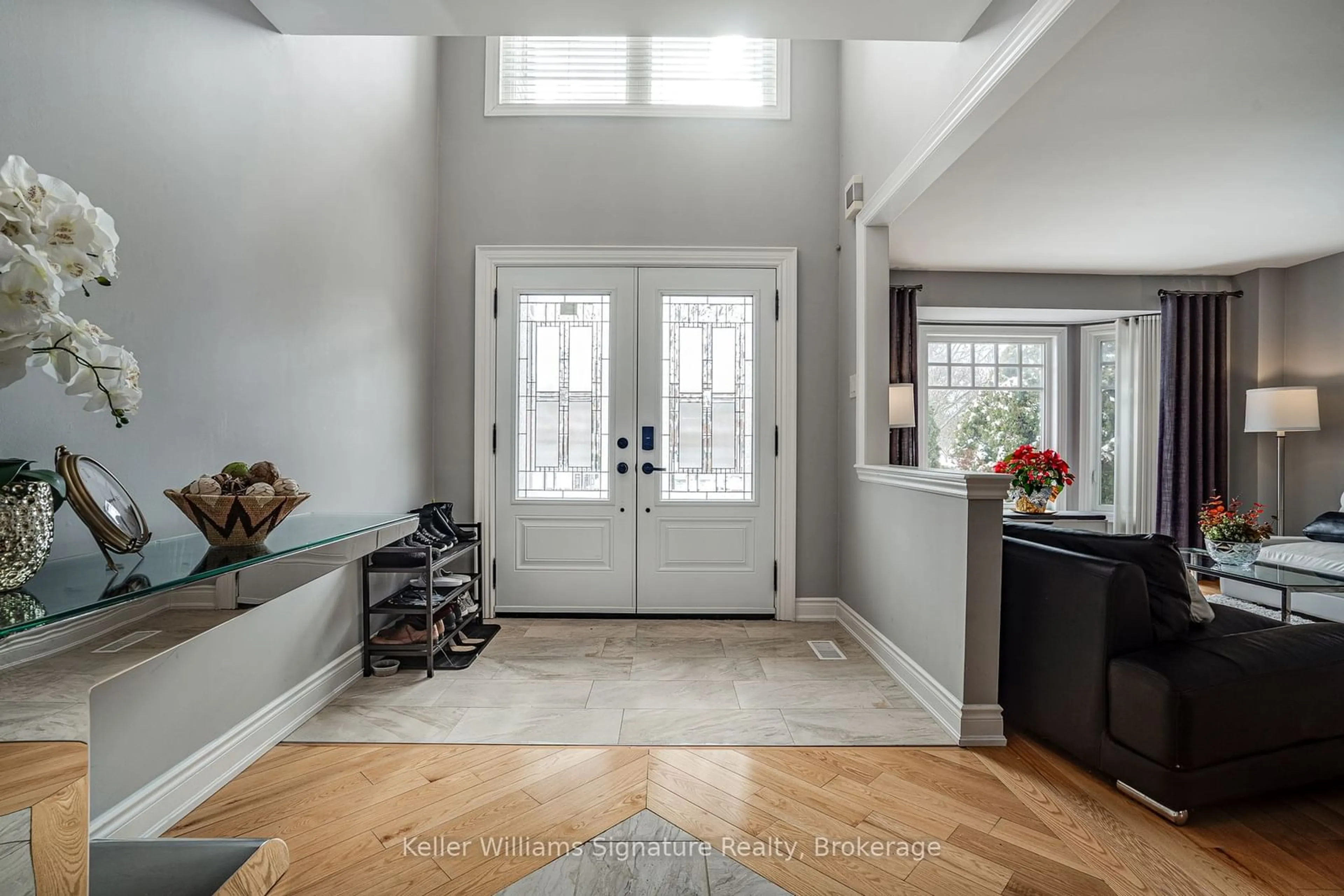 Indoor entryway for 1519 Ballantrae Dr, Mississauga Ontario L5M 3N4