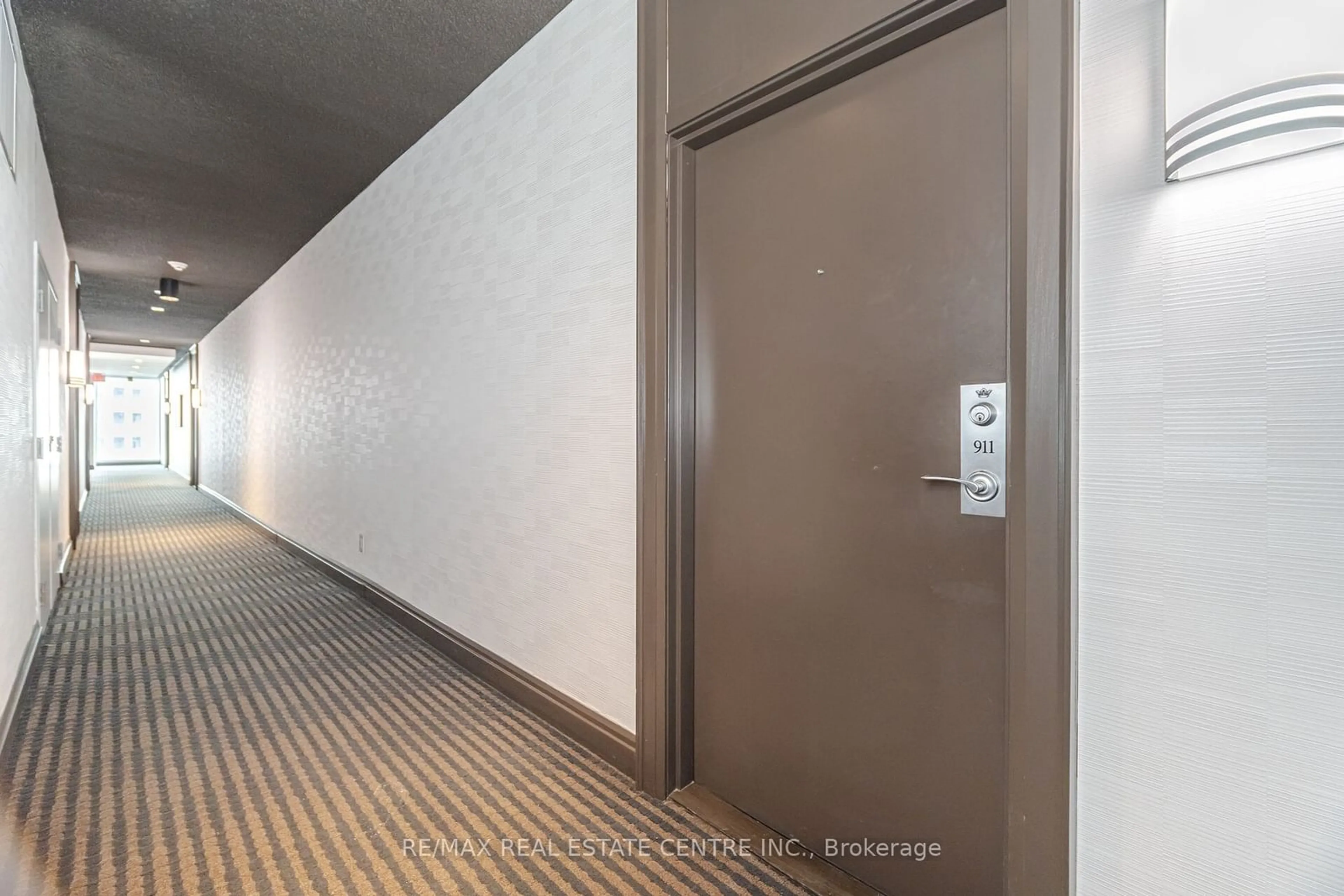 Indoor foyer for 5 Marine Parade Dr #911, Toronto Ontario M8V 4B4