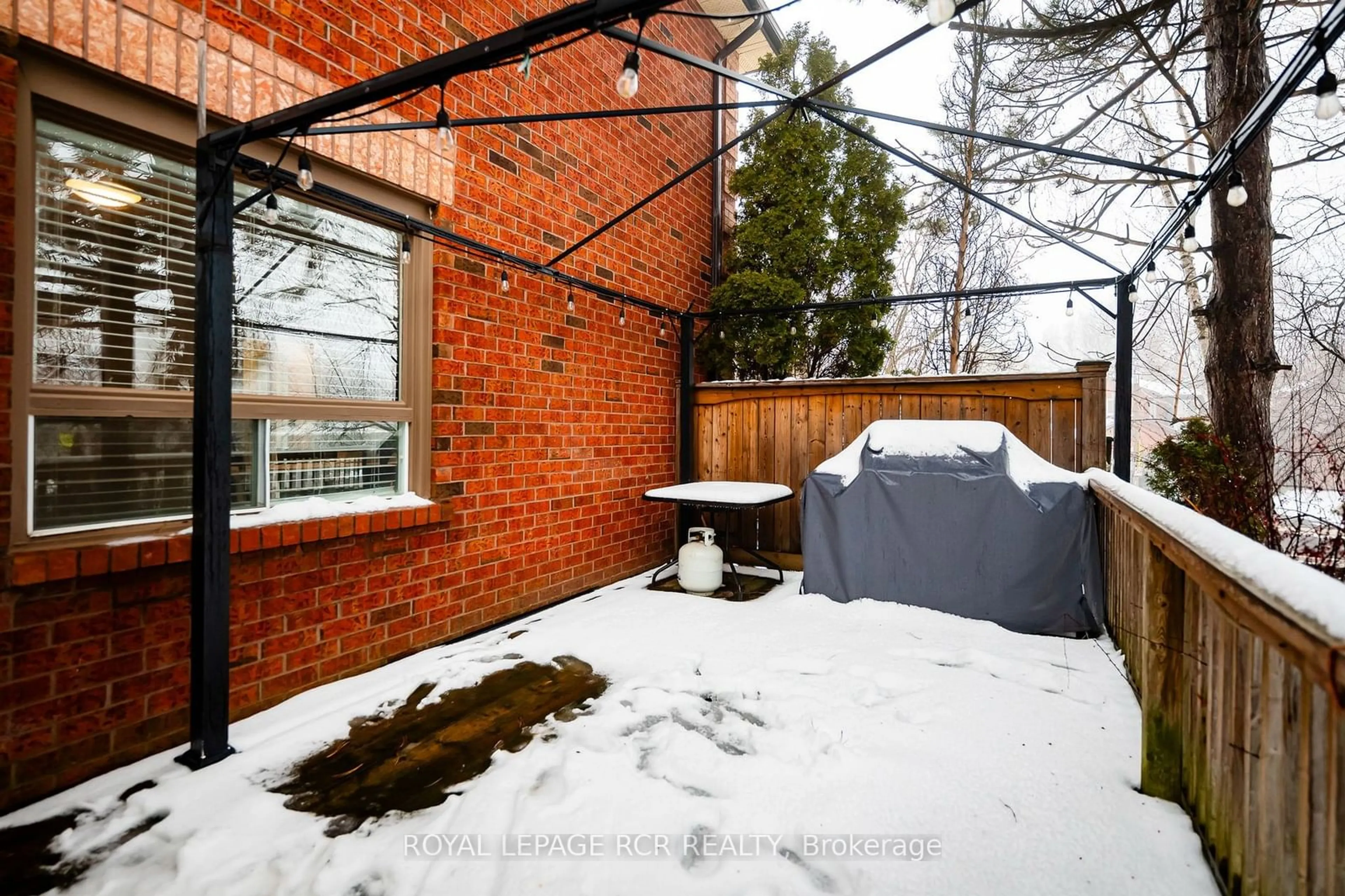 Patio, street for 51 Meadow Dr, Orangeville Ontario L9W 4C7