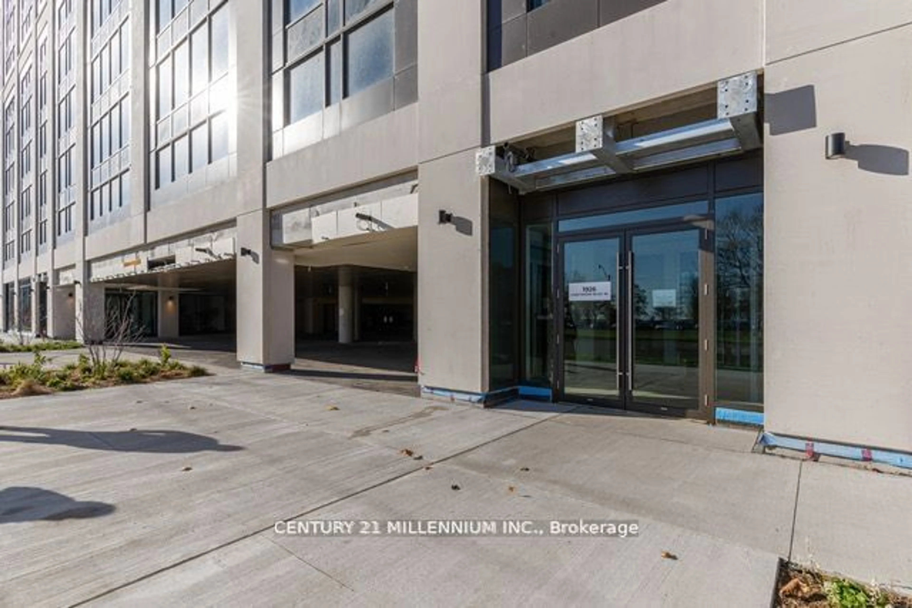 Indoor foyer for 1926 Lakeshore Blvd #3009, Toronto Ontario M6S 1A1