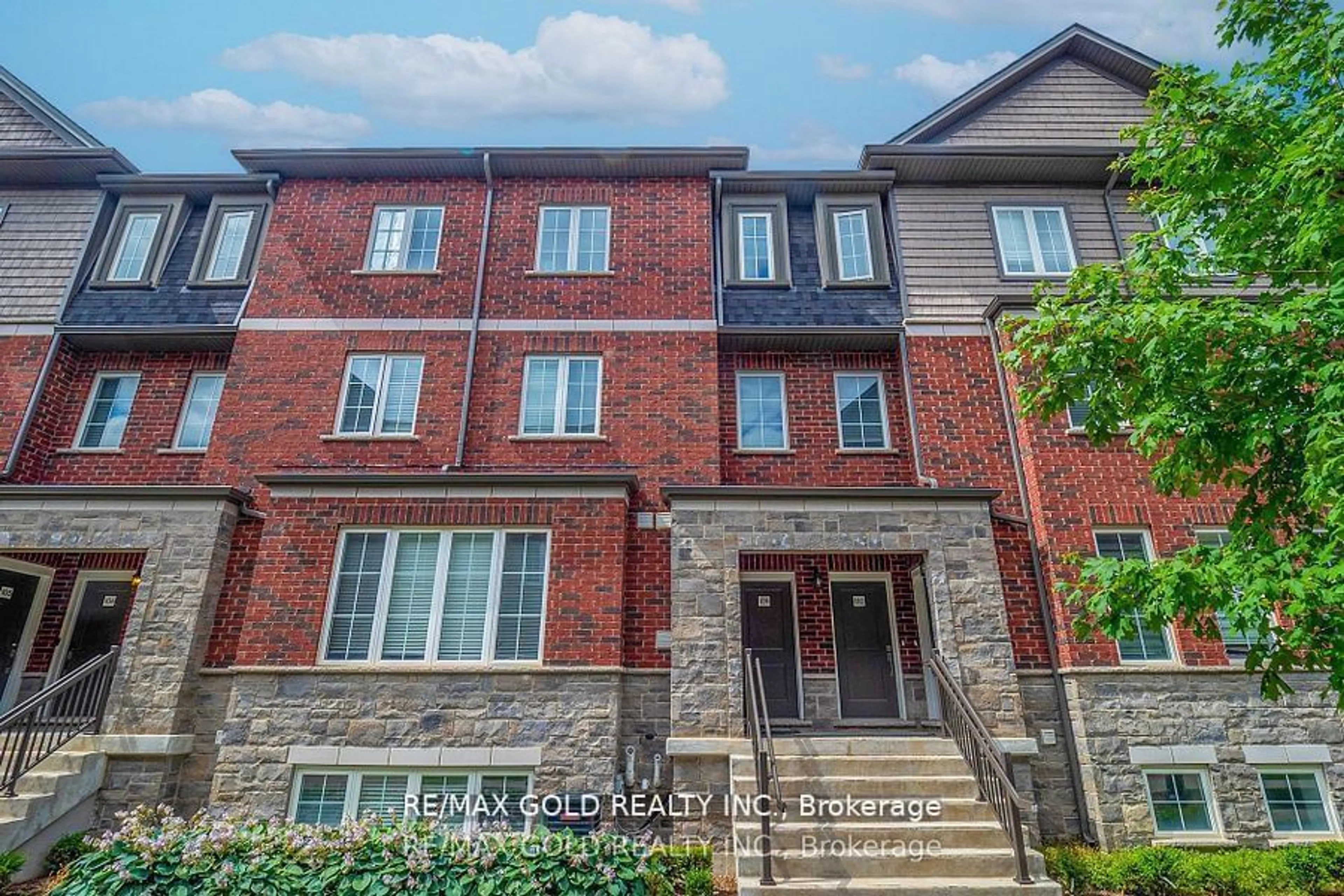 Home with brick exterior material, building for 445 Ontario St #109, Milton Ontario L9T 9K3