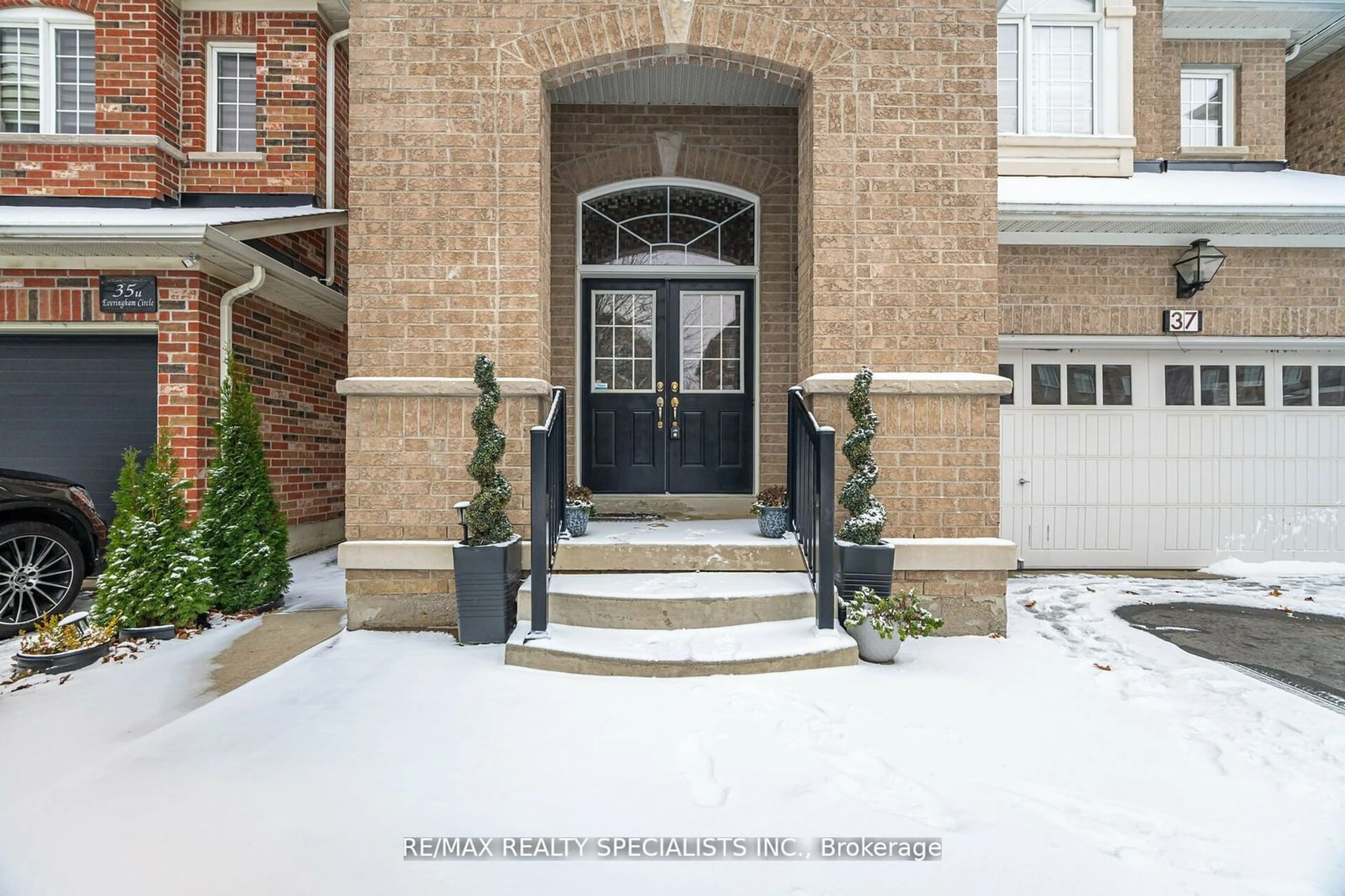 Indoor entryway for 37 Everingham Circ, Brampton Ontario L6R 0R7