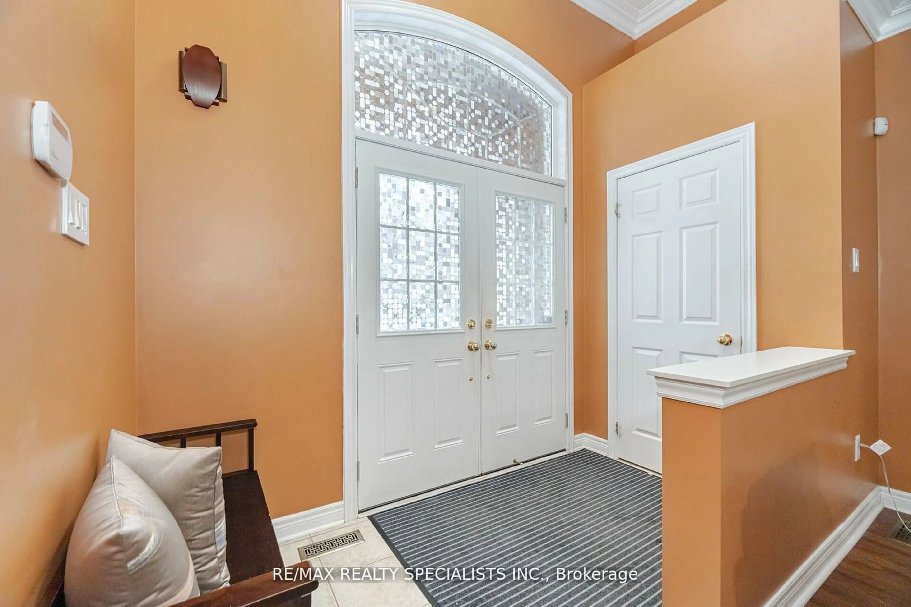 Indoor entryway for 37 Everingham Circ, Brampton Ontario L6R 0R7