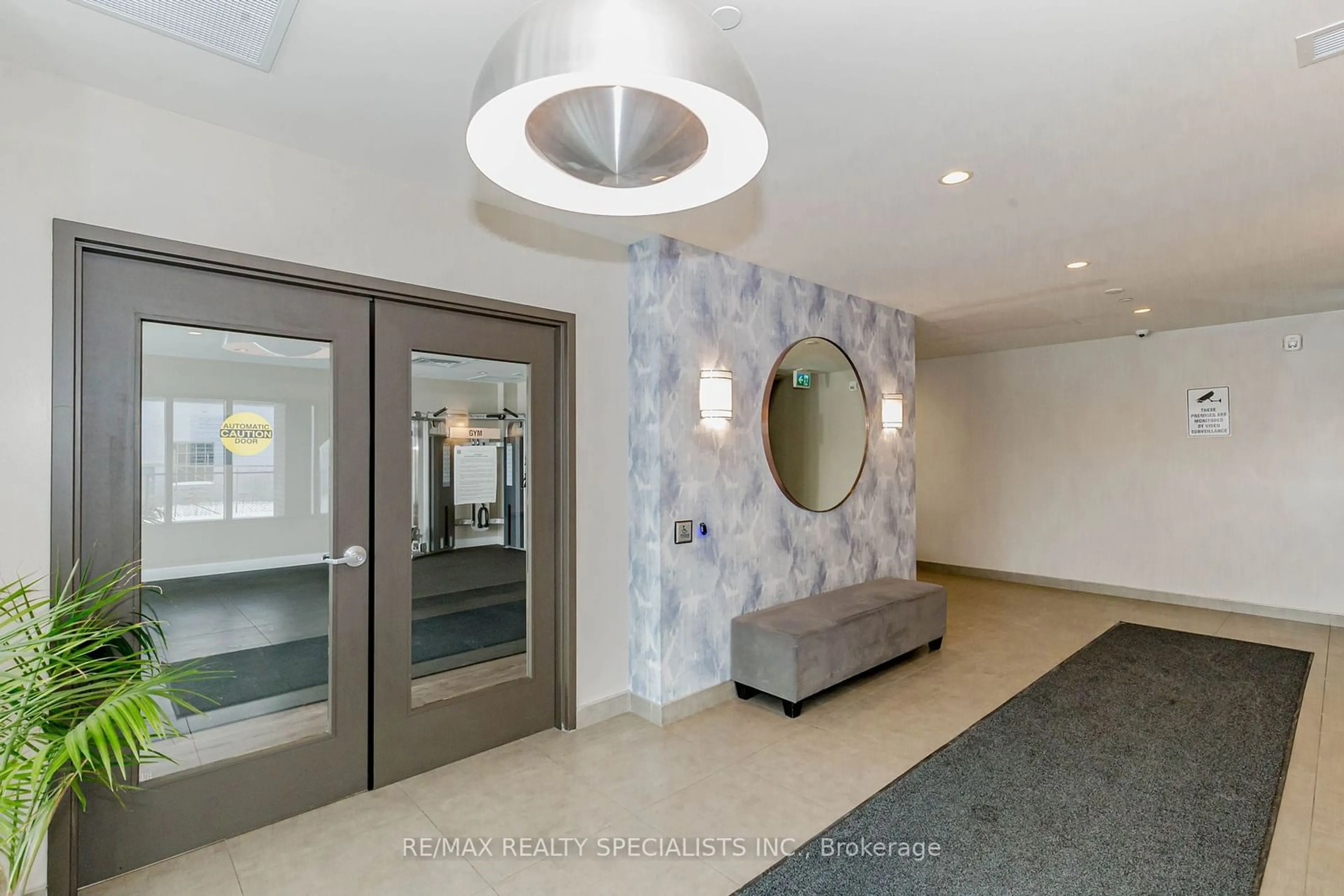 Indoor foyer for 716 Main St #711, Milton Ontario L9T 3P6