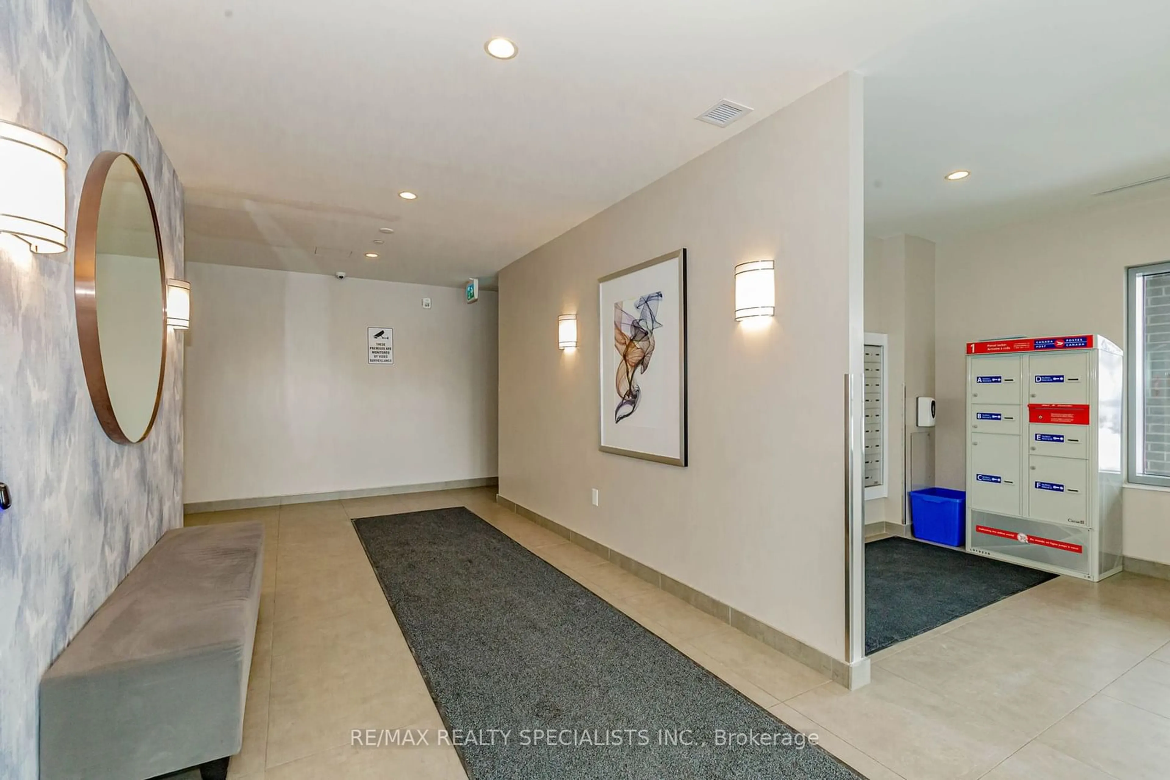 Indoor foyer for 716 Main St #711, Milton Ontario L9T 3P6