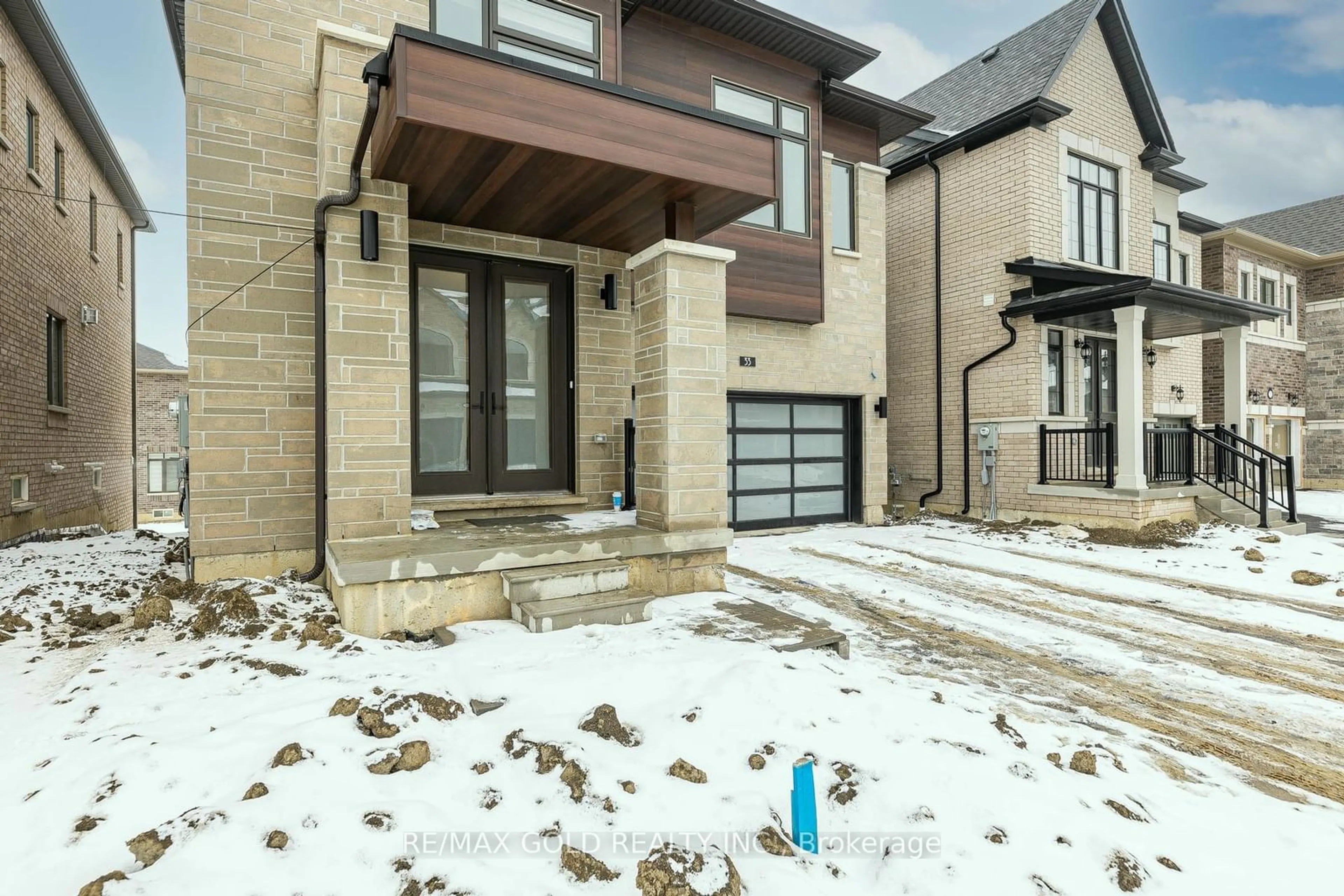 Home with brick exterior material, street for 33 Keyworth Cres, Brampton Ontario L6R 4E8