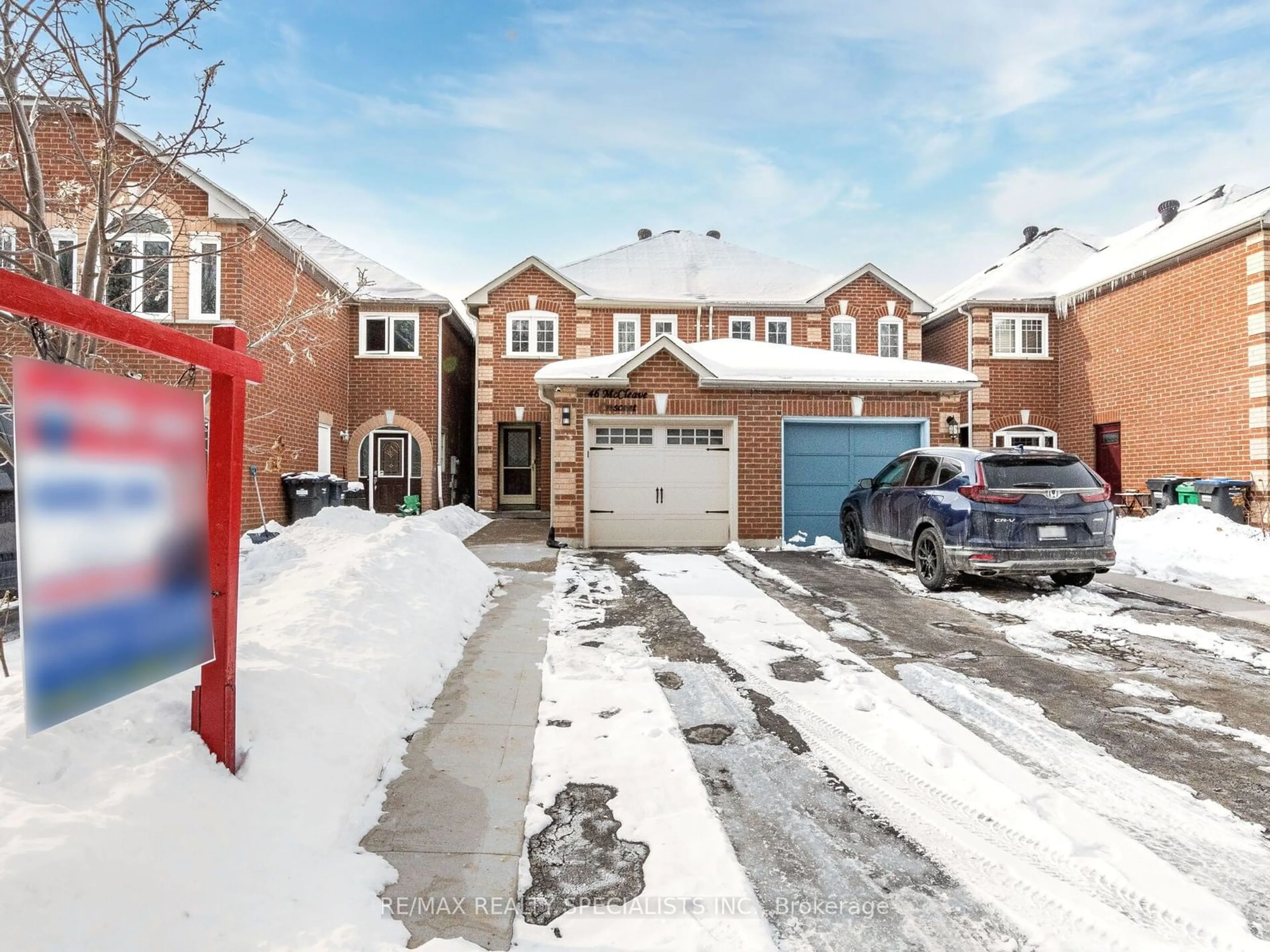 A pic from outside/outdoor area/front of a property/back of a property/a pic from drone, street for 46 MCCLEAVE Cres, Brampton Ontario L6Y 4Z5