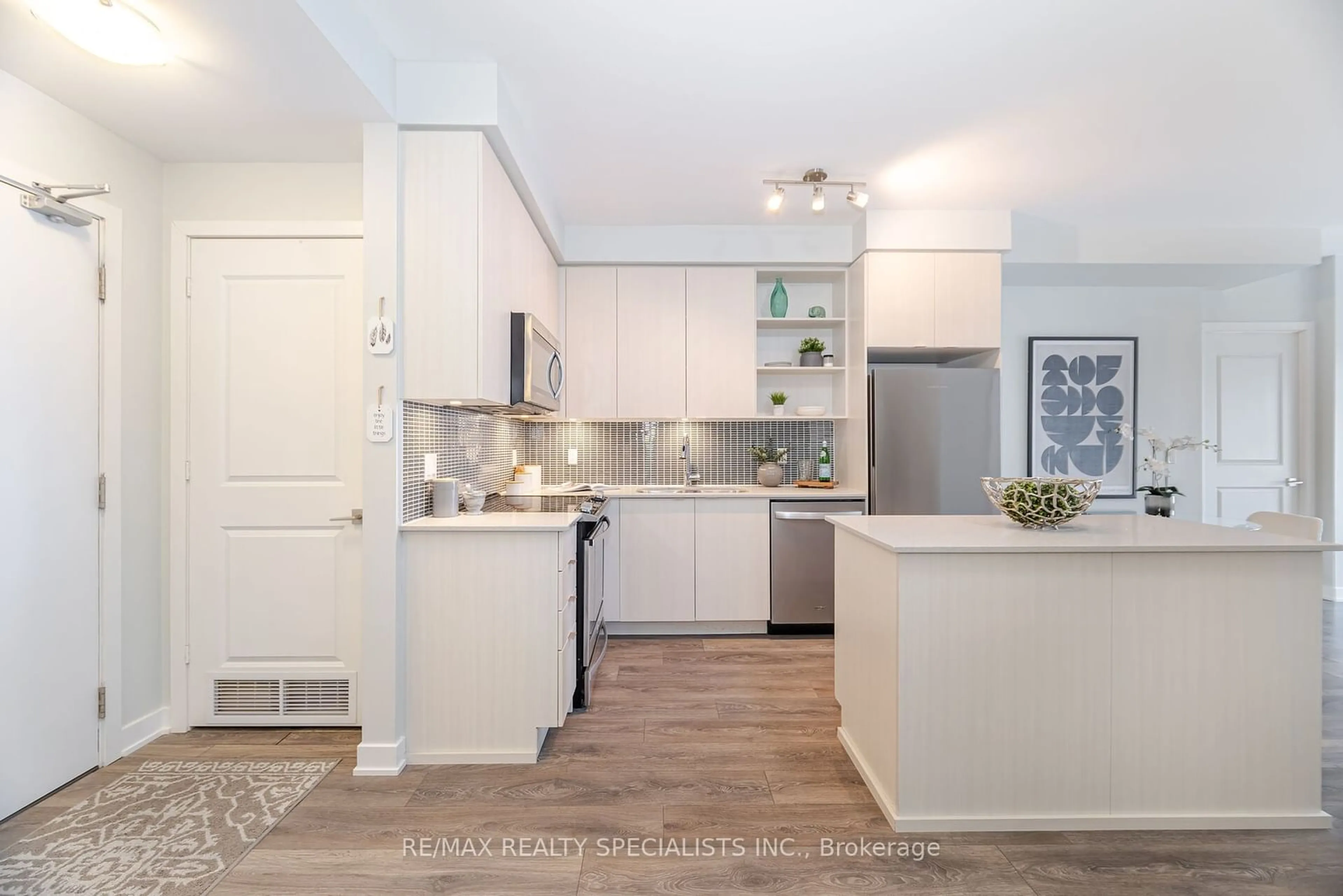 Open concept kitchen, unknown for 4655 Glen Erin Dr #1709, Mississauga Ontario L5M 0Z1