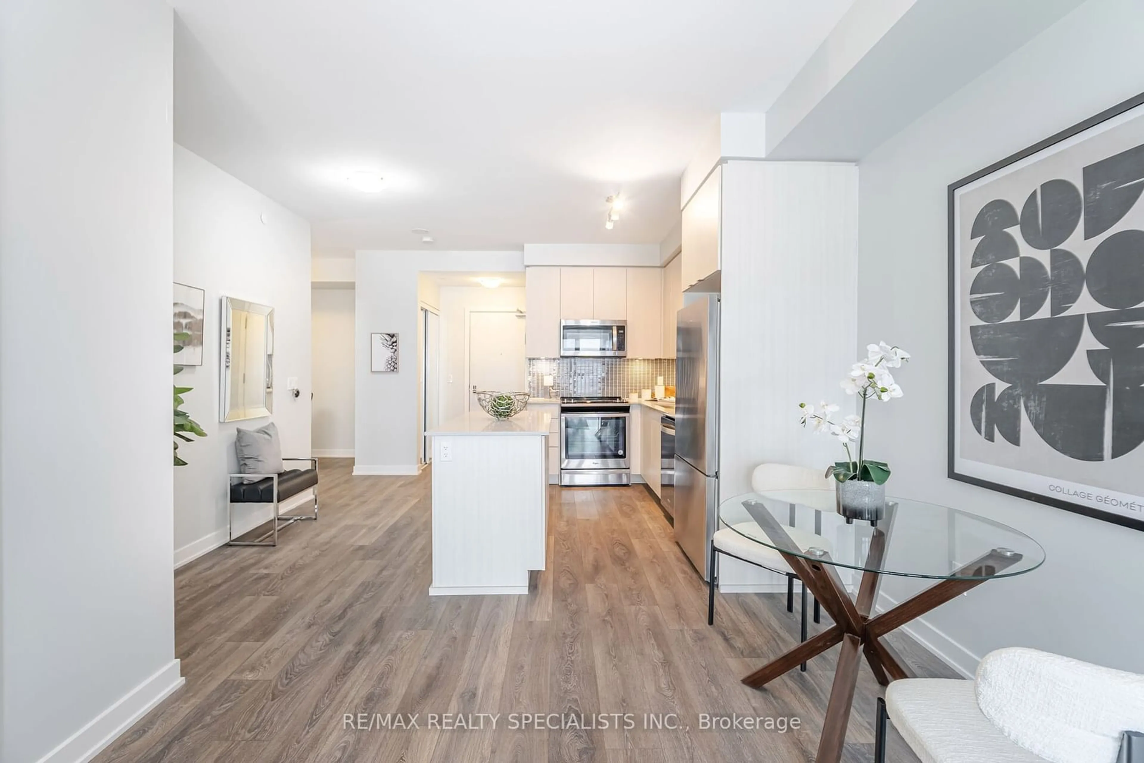 Open concept kitchen, unknown for 4655 Glen Erin Dr #1709, Mississauga Ontario L5M 0Z1