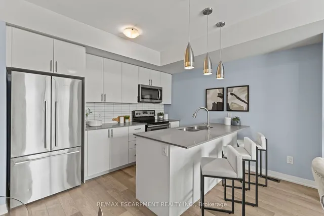 Additional property image - 1200 Main St Unit 102