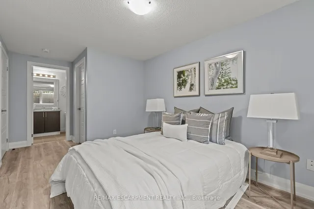 Additional property image - 1200 Main St Unit 102