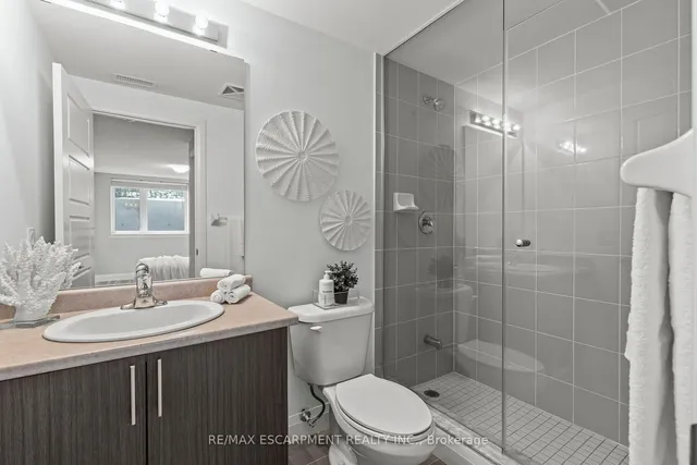 Additional property image - 1200 Main St Unit 102