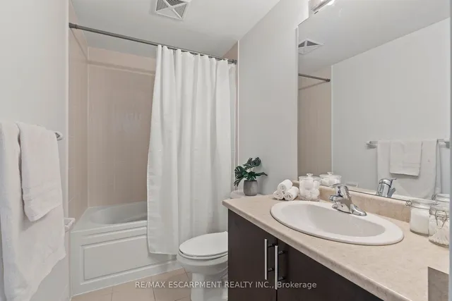 Additional property image - 1200 Main St Unit 102