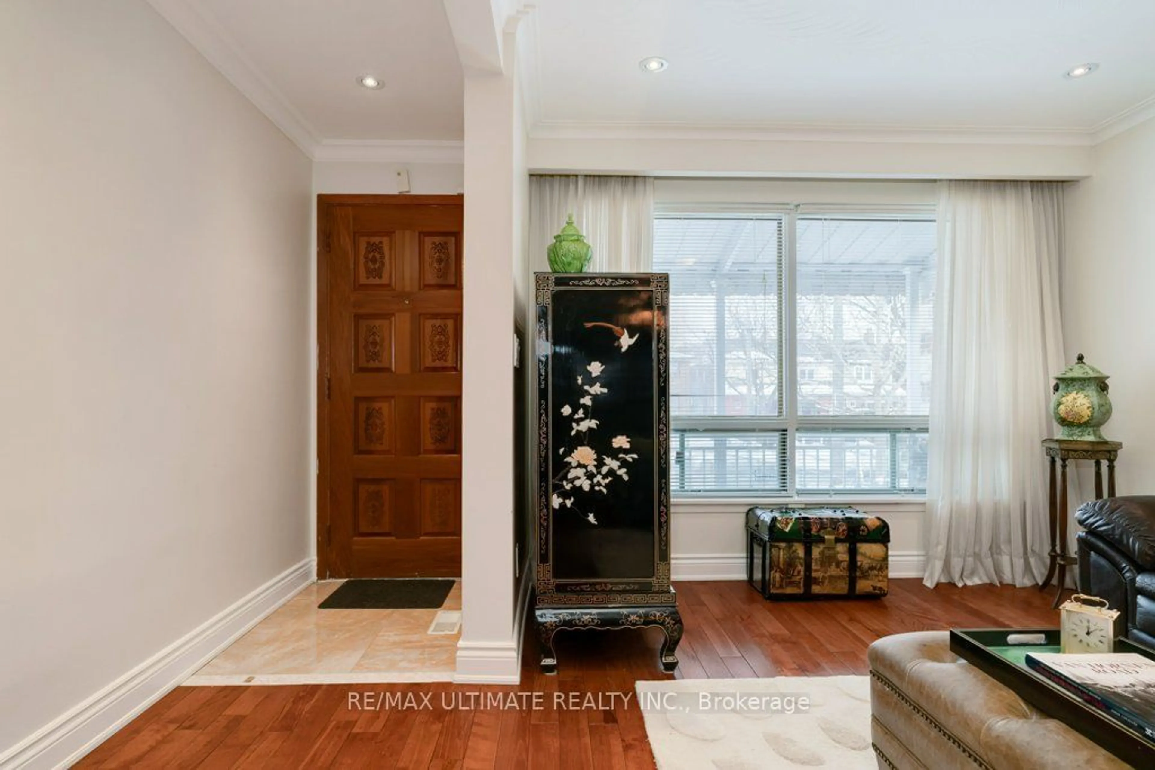 Indoor entryway for 68 Caledonia Rd, Toronto Ontario M6E 4S6