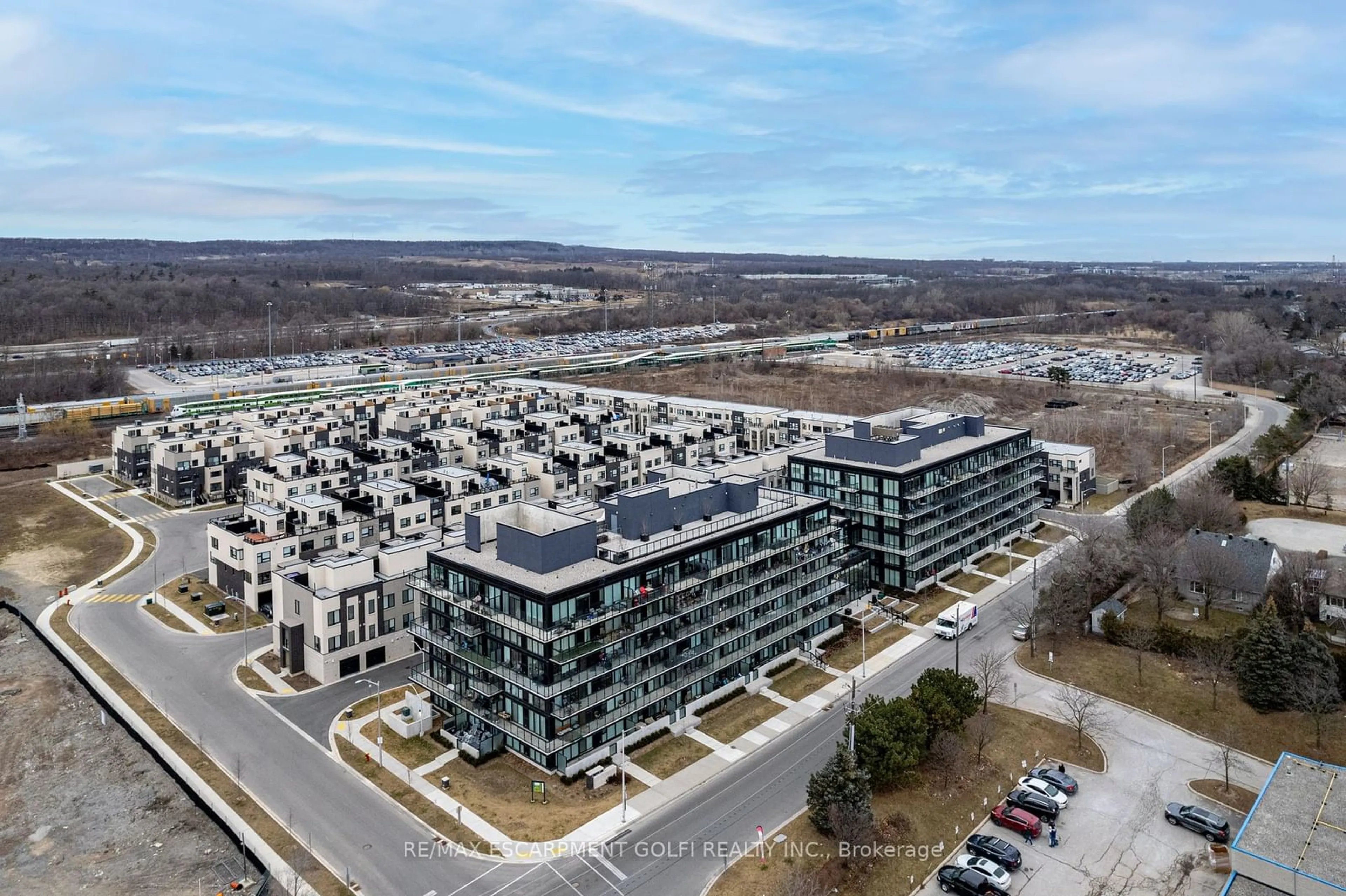 A pic from outside/outdoor area/front of a property/back of a property/a pic from drone, unknown for 1117 Cooke Blvd #A112, Burlington Ontario L7T 0C6