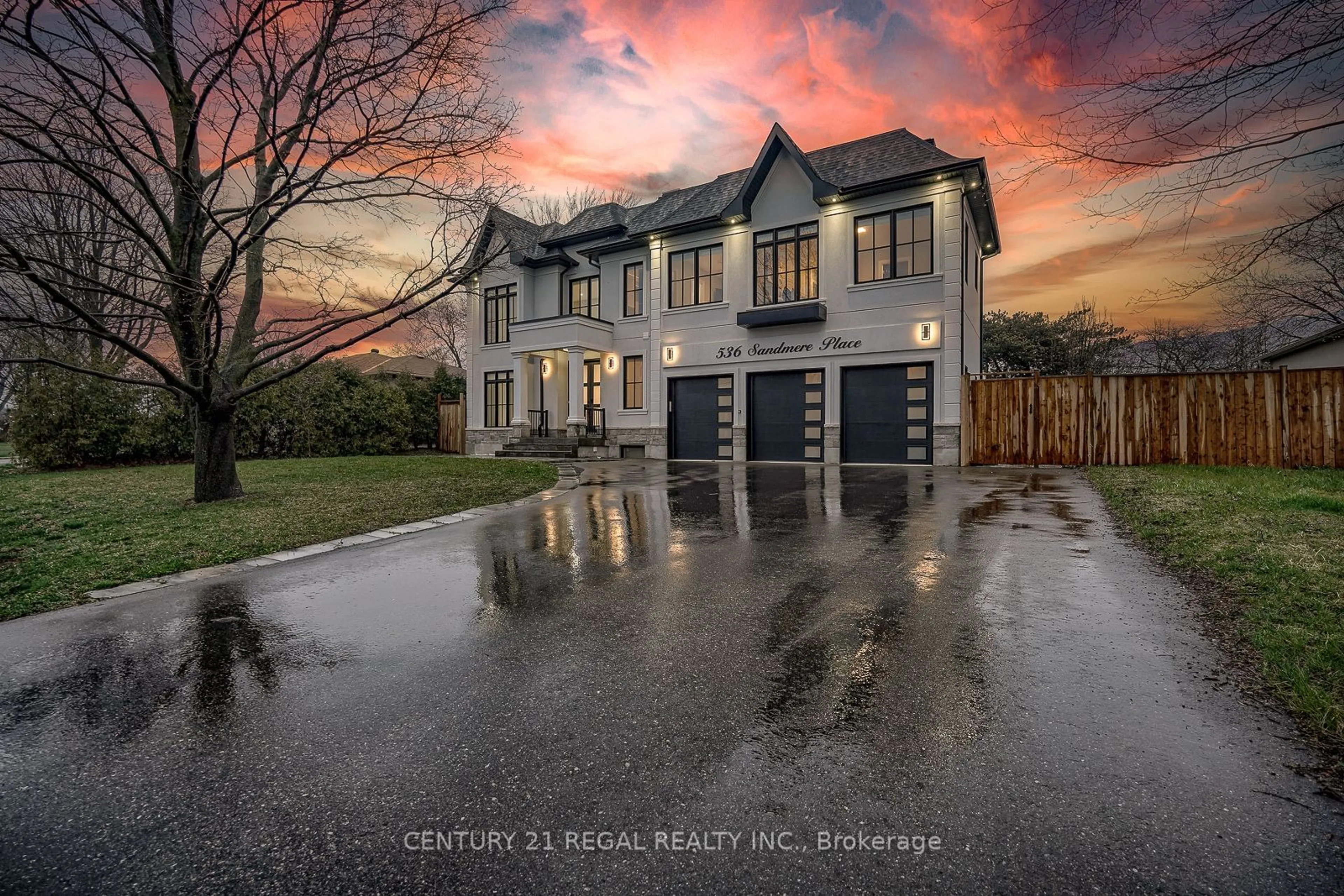 A pic from outside/outdoor area/front of a property/back of a property/a pic from drone, street for 536 Sandmere Pl, Oakville Ontario L6L 4G4