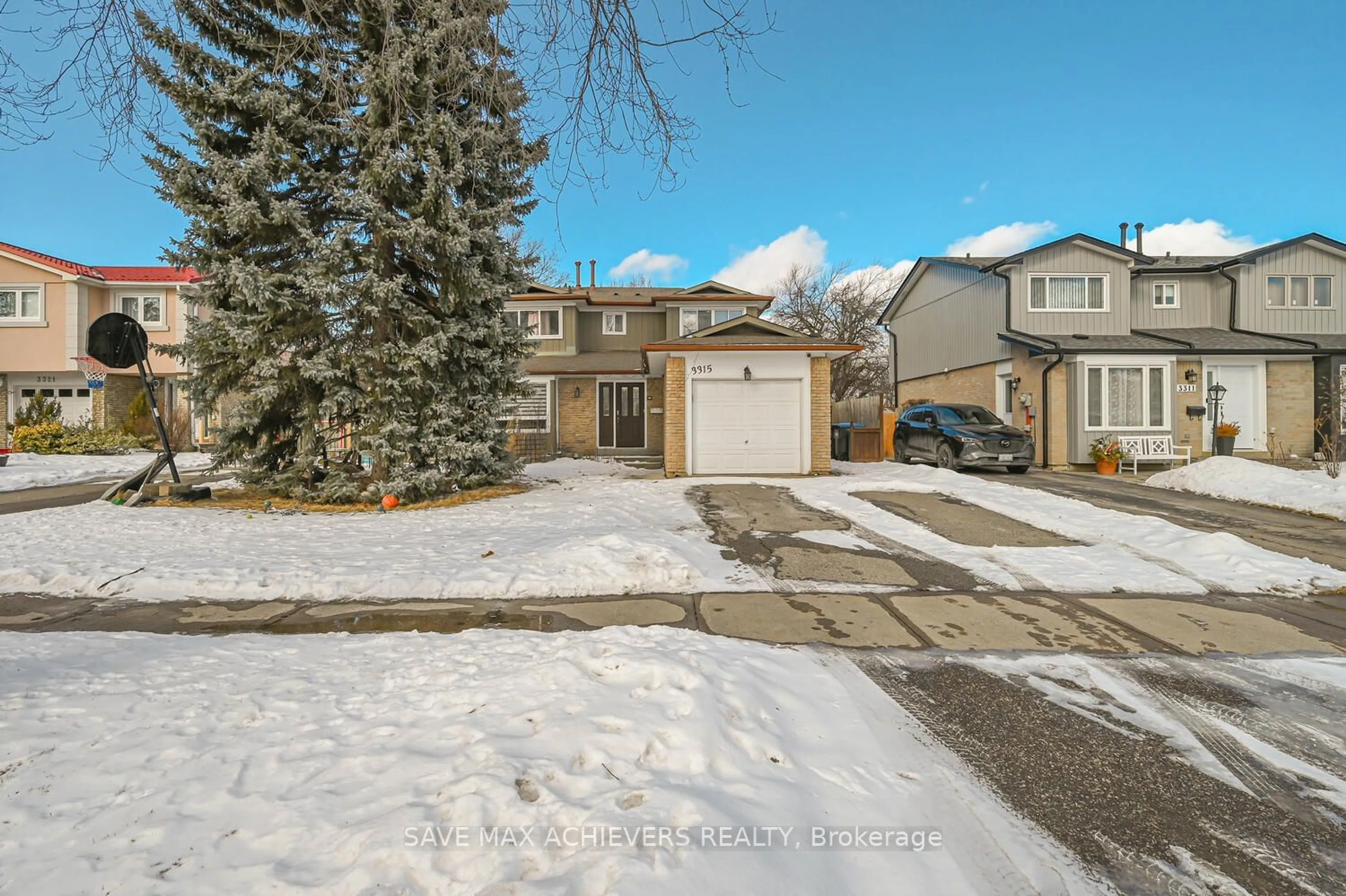 A pic from outside/outdoor area/front of a property/back of a property/a pic from drone, street for 3315 Martins Pine Cres, Mississauga Ontario L5L 1G3