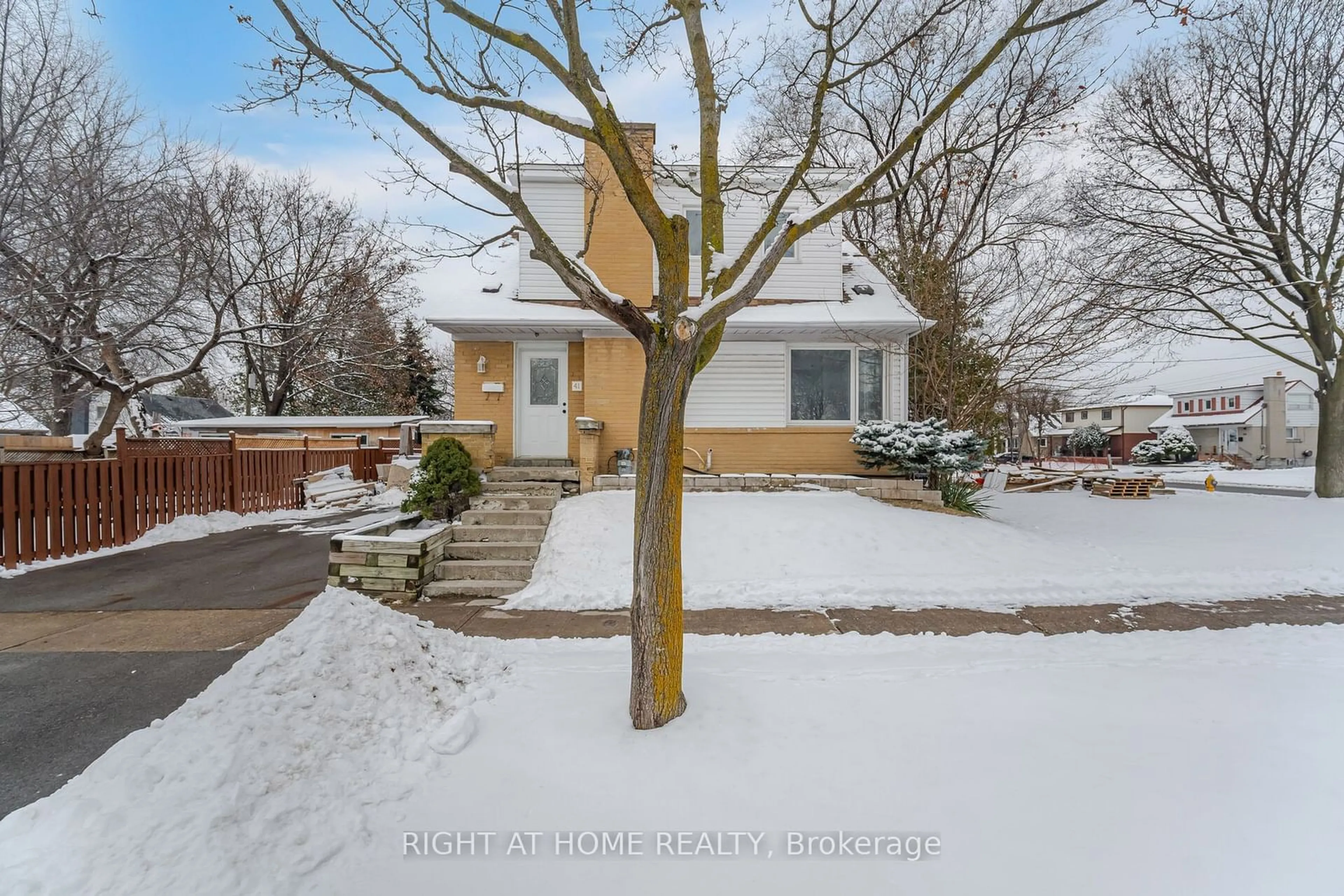 A pic from outside/outdoor area/front of a property/back of a property/a pic from drone, street for 41 Tofield Cres, Toronto Ontario M9W 2B8