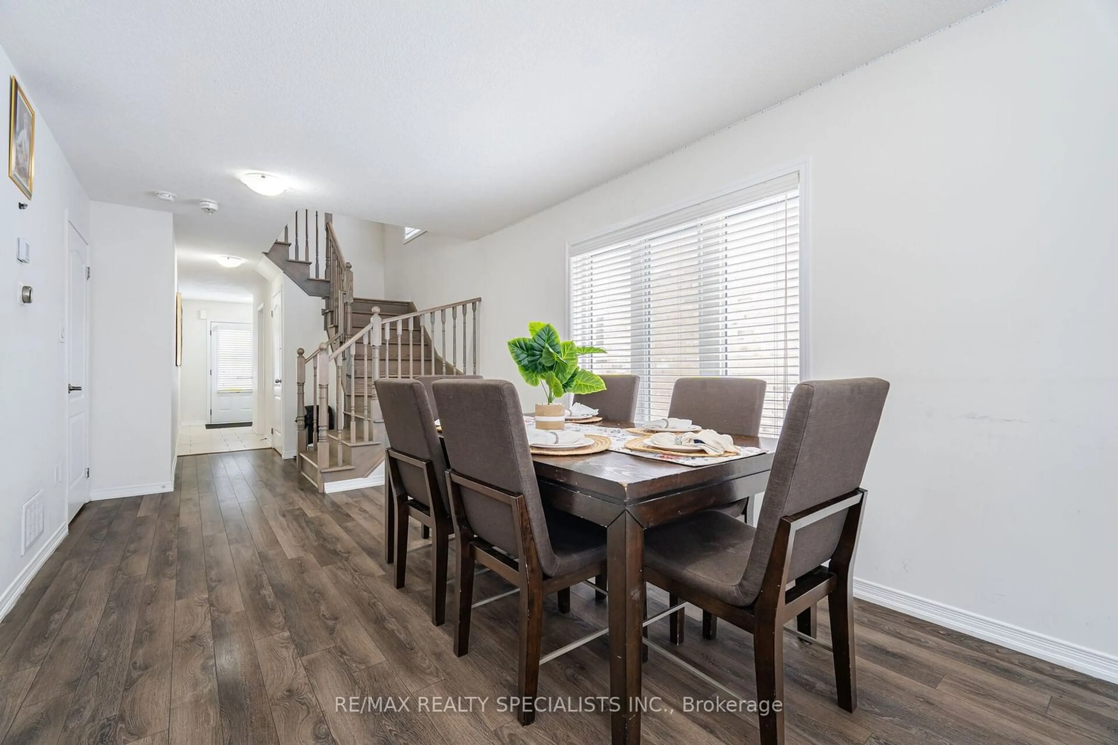 Dining room, wood/laminate floor for 186 Golden Springs Dr, Brampton Ontario L7A 4N9