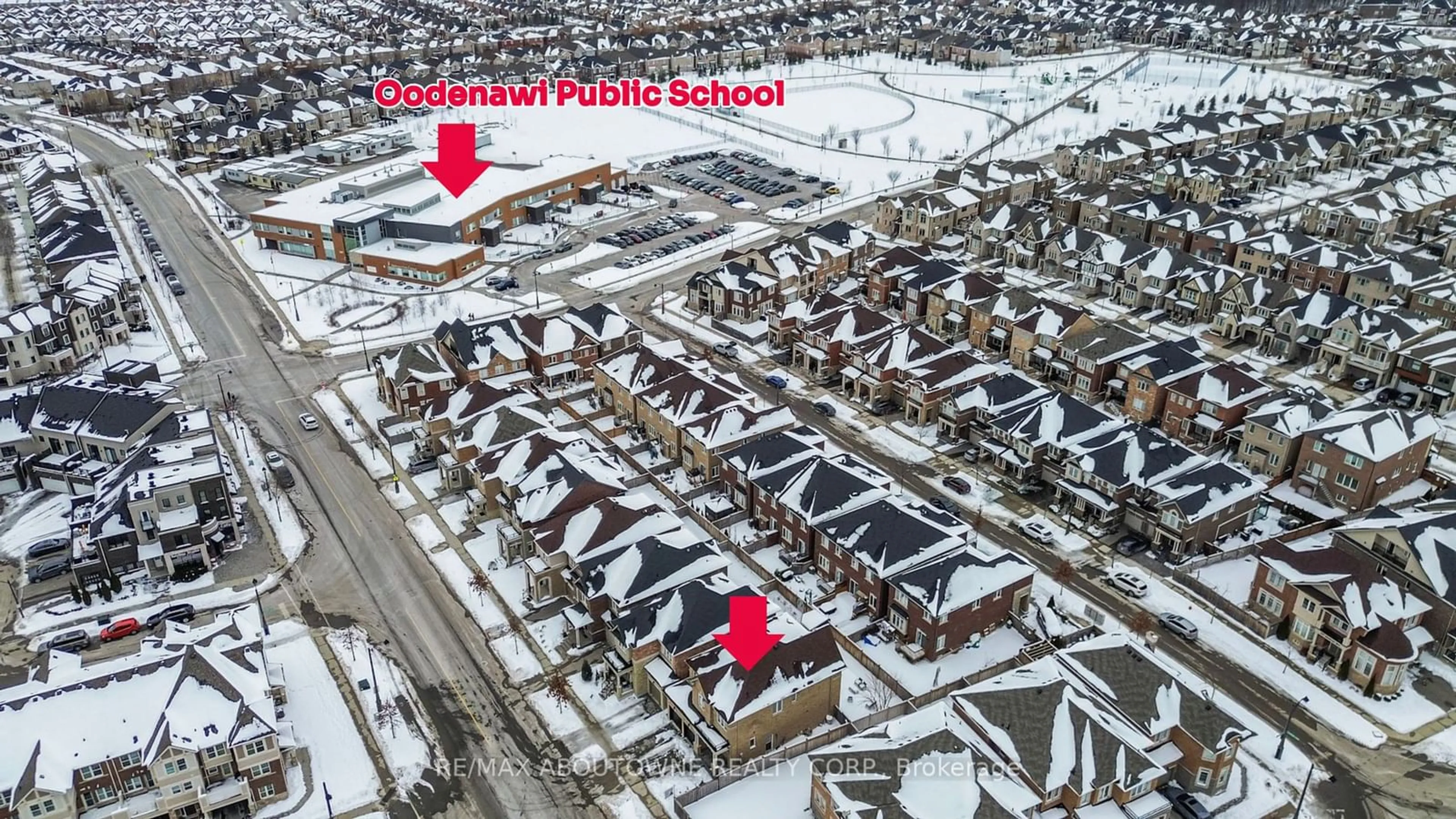 A pic from outside/outdoor area/front of a property/back of a property/a pic from drone, street for 339 Sixteen Mile Dr, Oakville Ontario L6M 0Z6