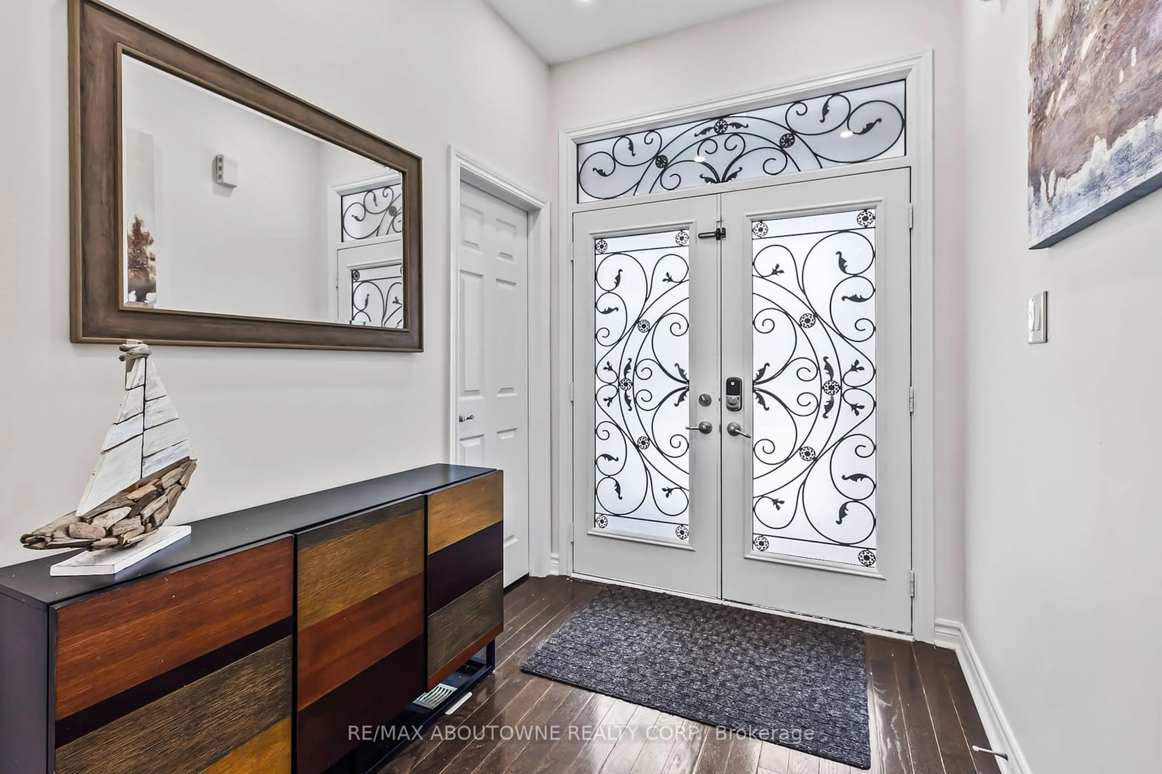 Indoor entryway for 339 Sixteen Mile Dr, Oakville Ontario L6M 0Z6